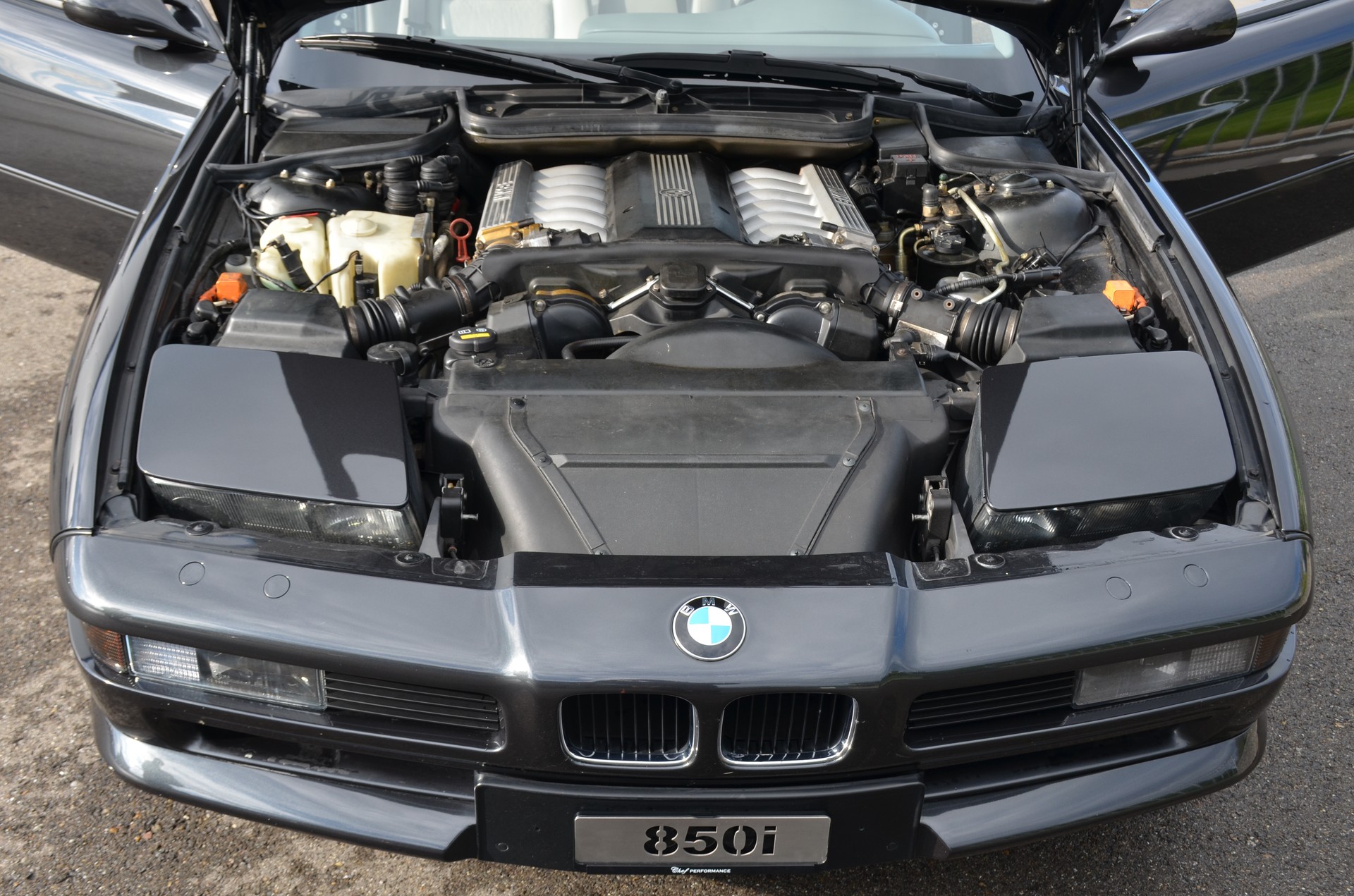 BMW 850i A-image-10
