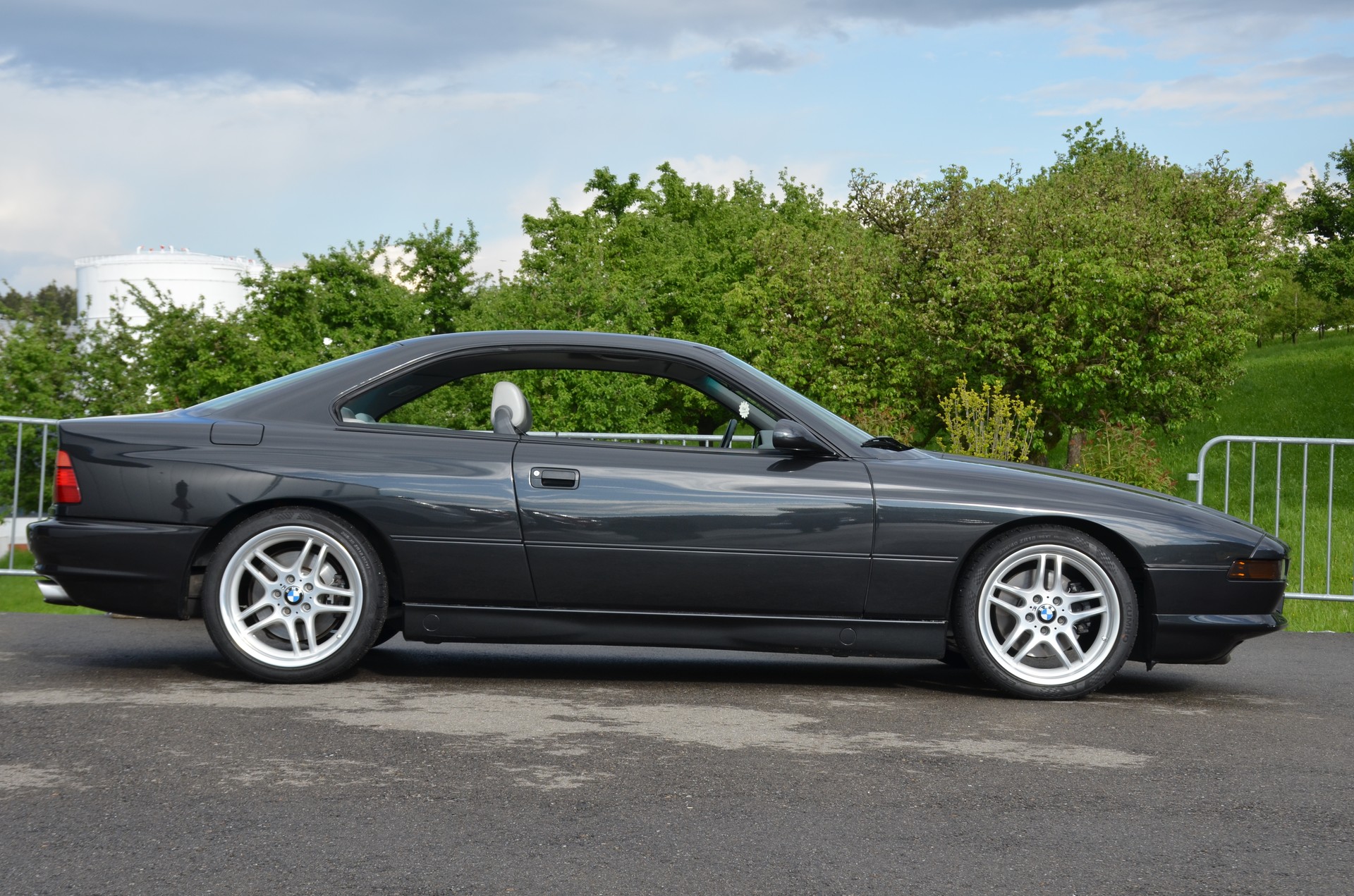 BMW 850i A-image-2