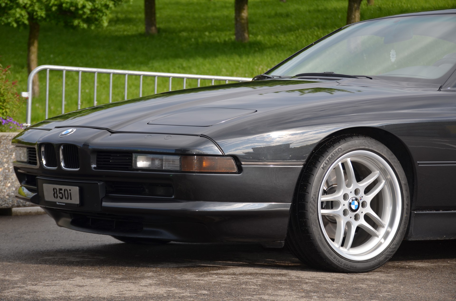 BMW 850i A-image-6