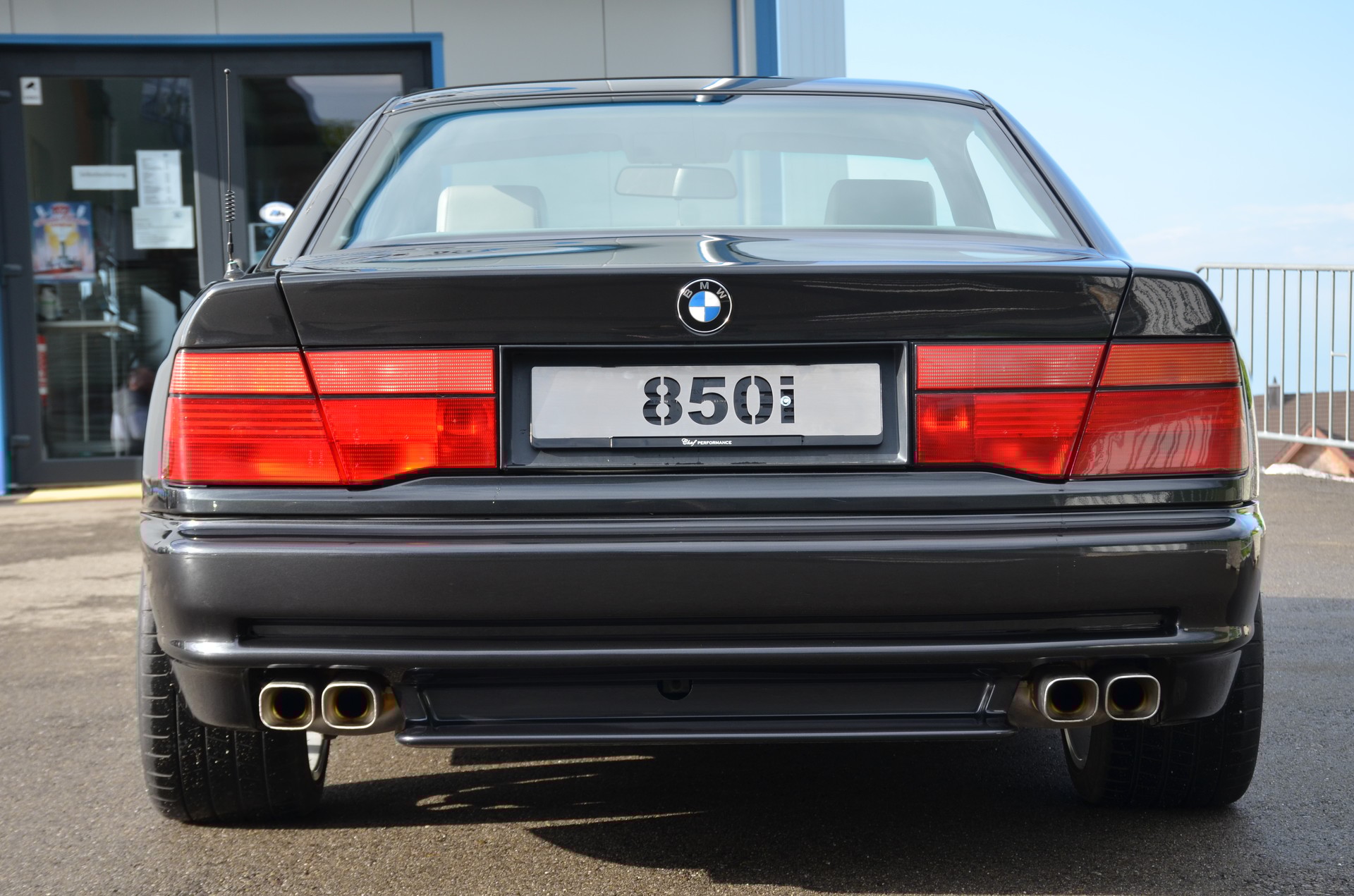 BMW 850i A-image-9