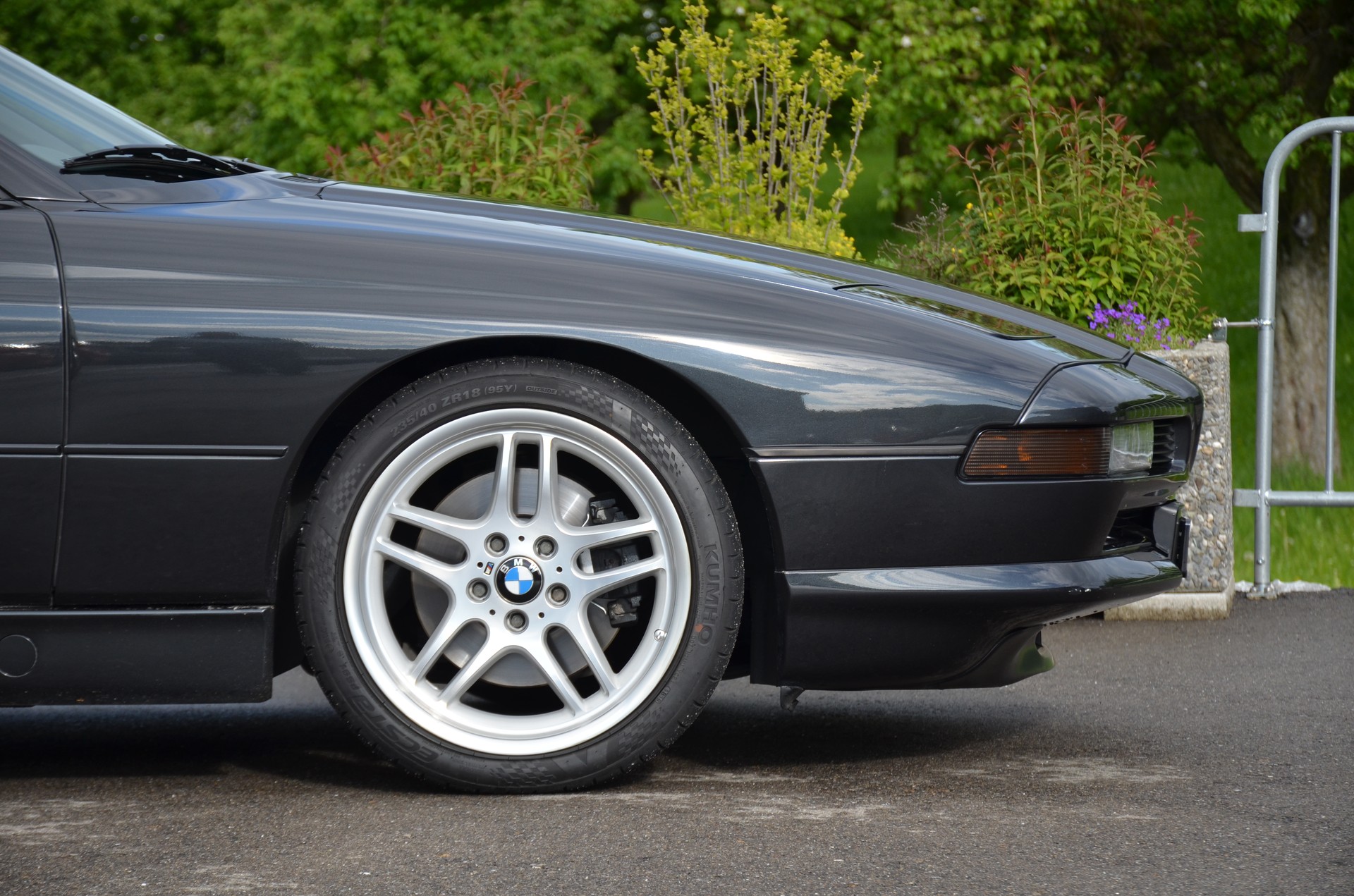BMW 850i A-image-7