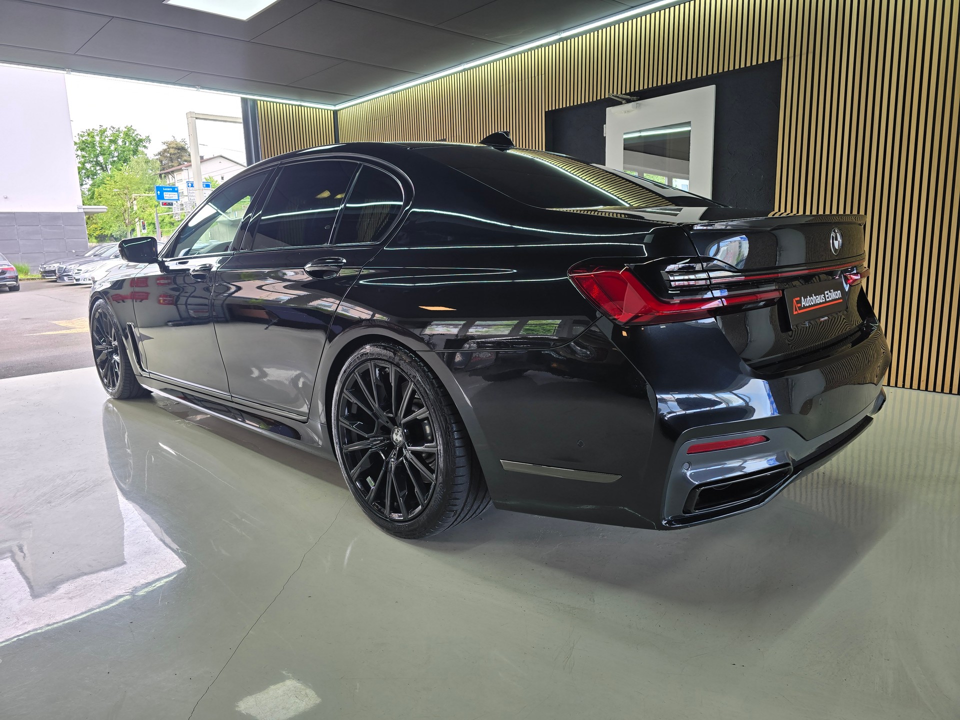 BMW 740d xDrive Steptronic M-Sport LCI-image-4