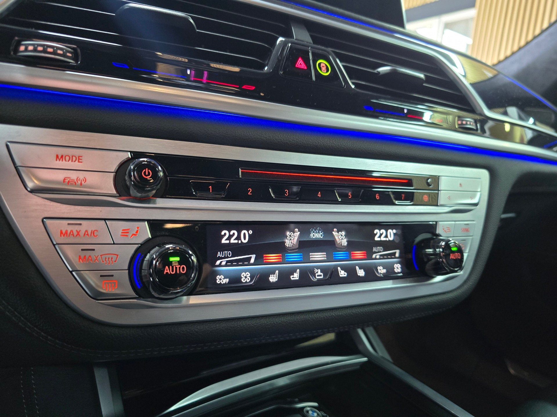 BMW 740d xDrive Steptronic M-Sport LCI-image-14