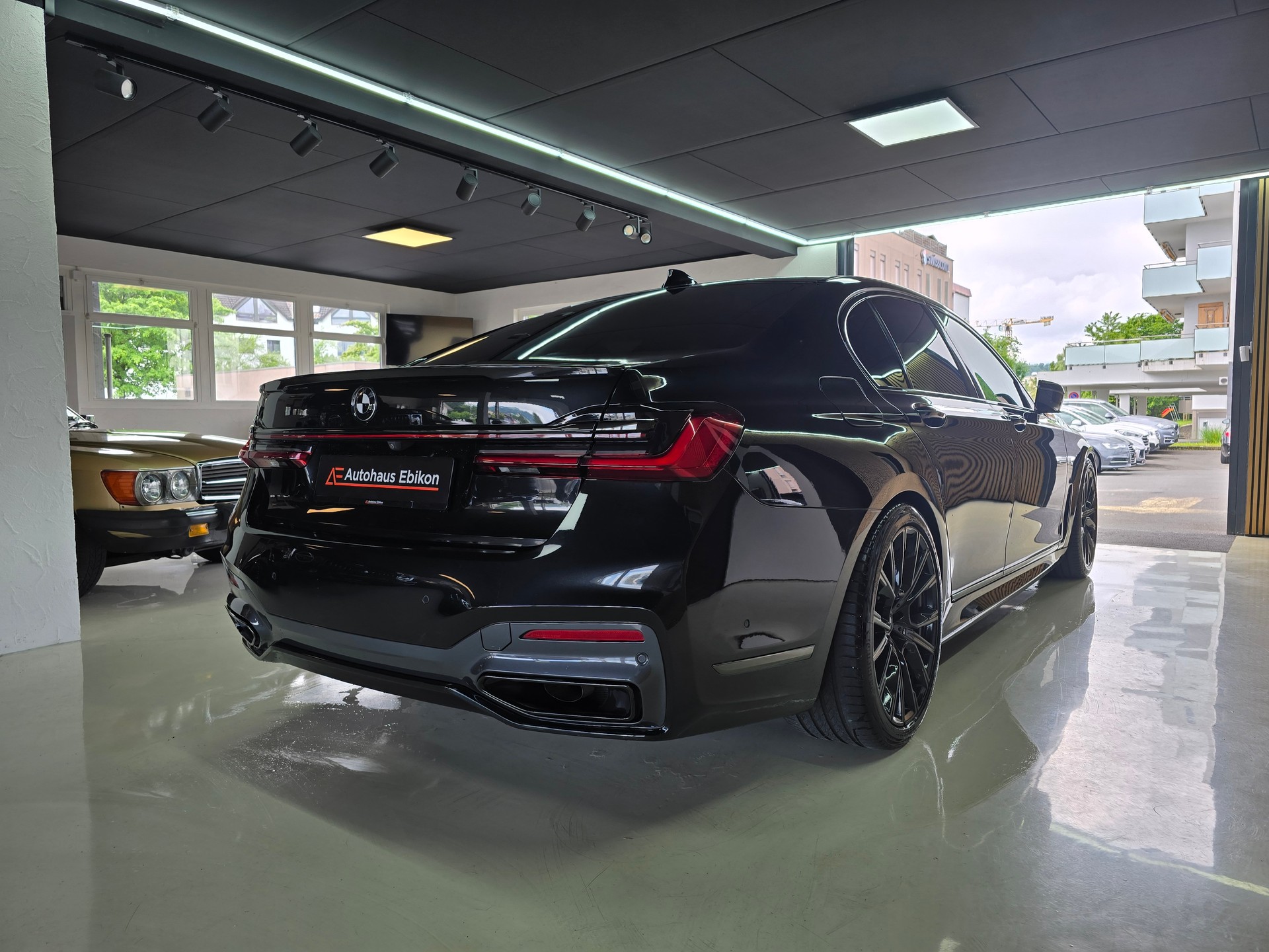 BMW 740d xDrive Steptronic M-Sport LCI-image-6