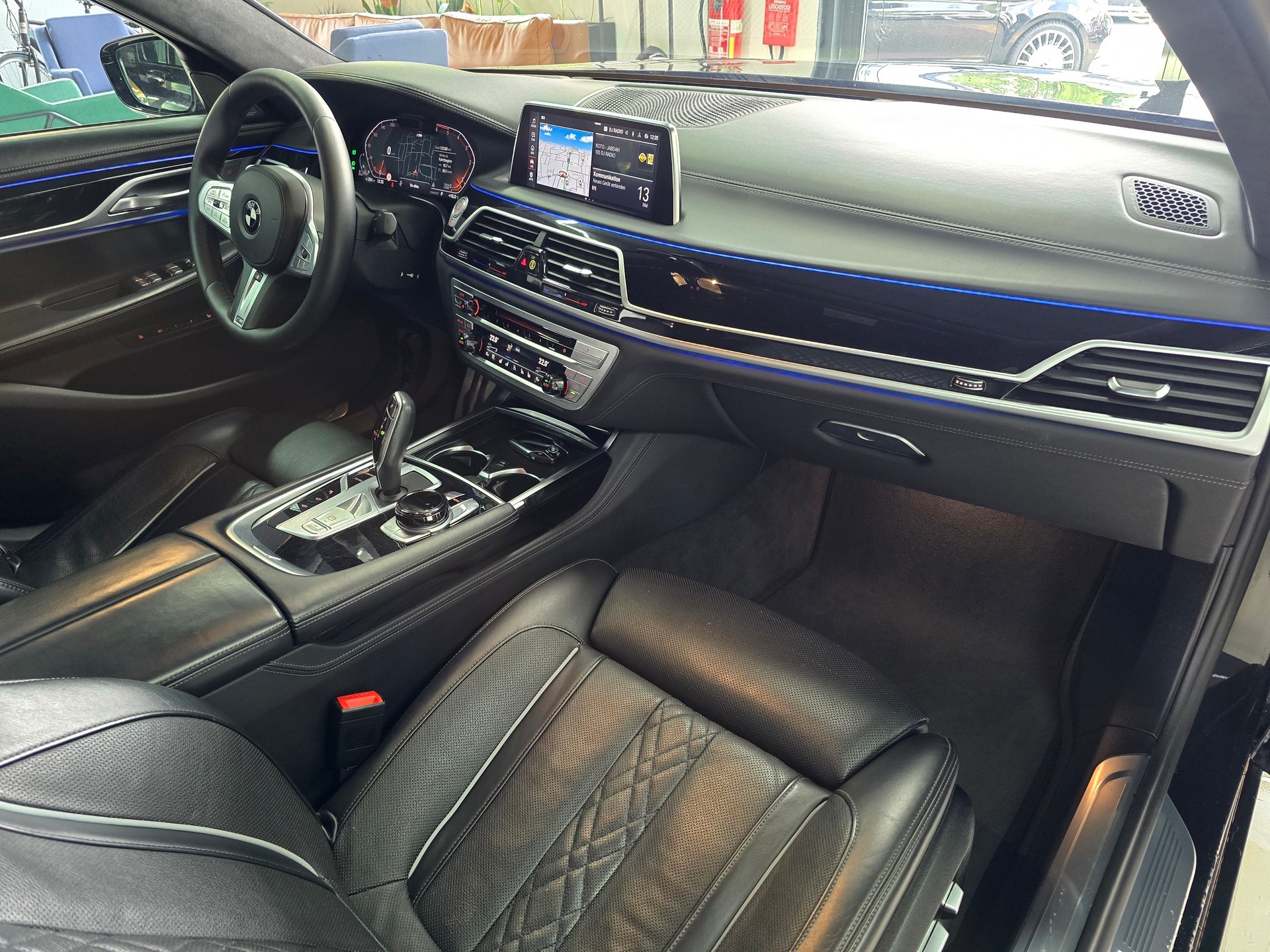 BMW 740d xDrive Steptronic M-Sport LCI-image-8