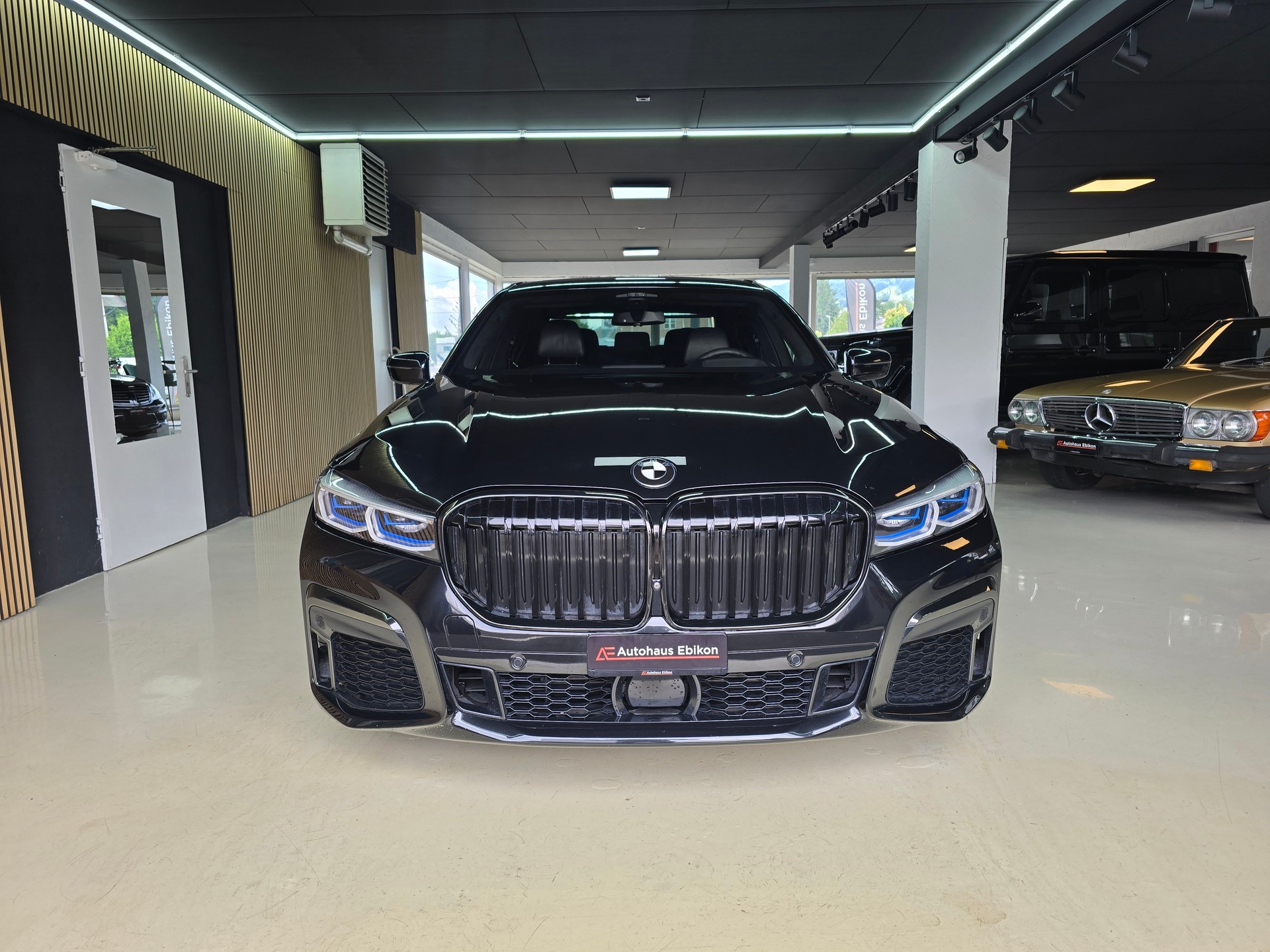 BMW 740d xDrive Steptronic M-Sport LCI-showroom-element-1