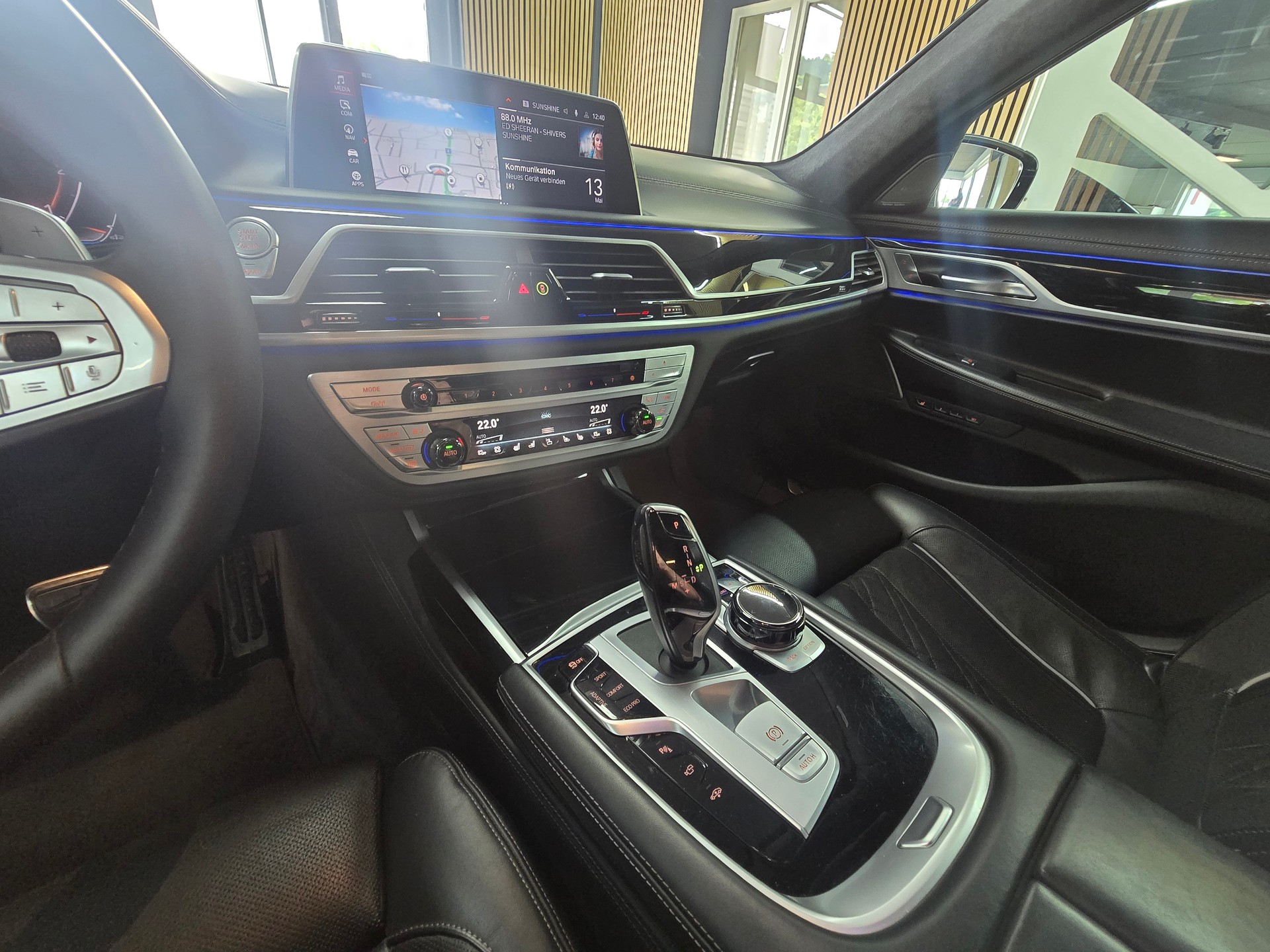 BMW 740d xDrive Steptronic M-Sport LCI-image-12