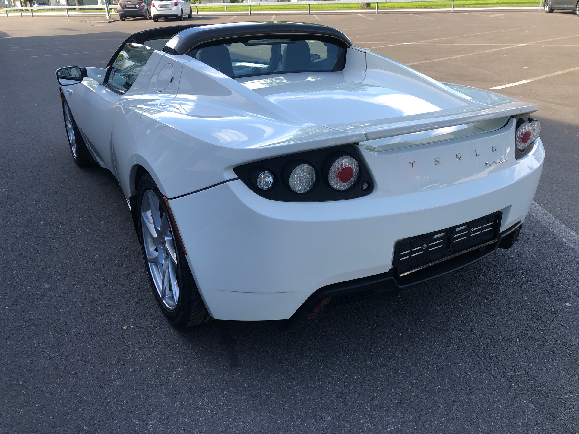 TESLA Roadster Sport-showroom-element-3