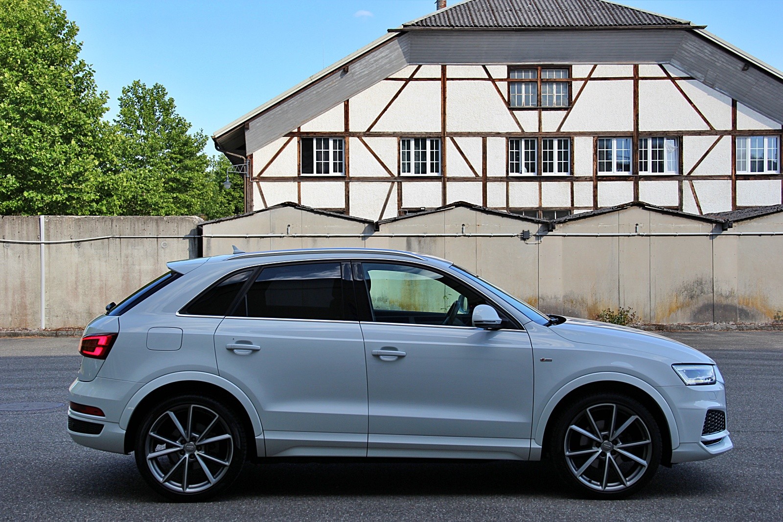AUDI Q3 2.0 TDI sport quattro S-Line-image-5