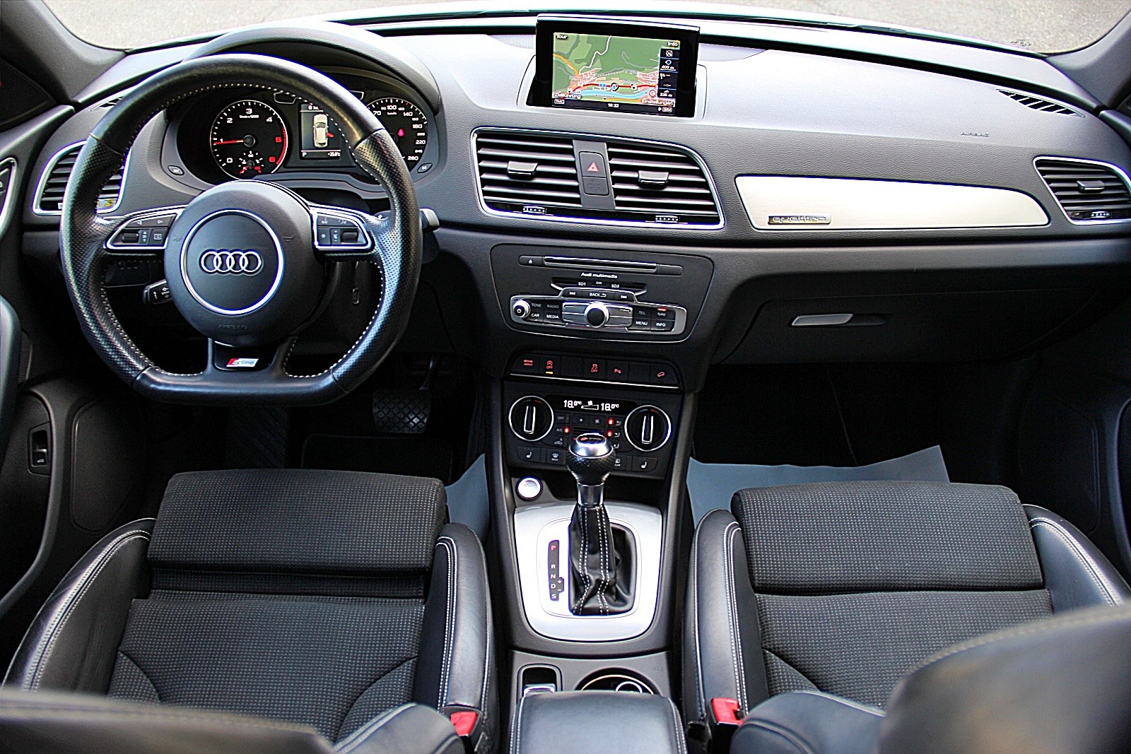 AUDI Q3 2.0 TDI sport quattro S-Line-image-10