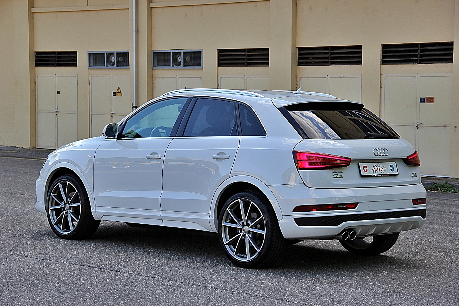 AUDI Q3 2.0 TDI sport quattro S-Line-showroom-element-2