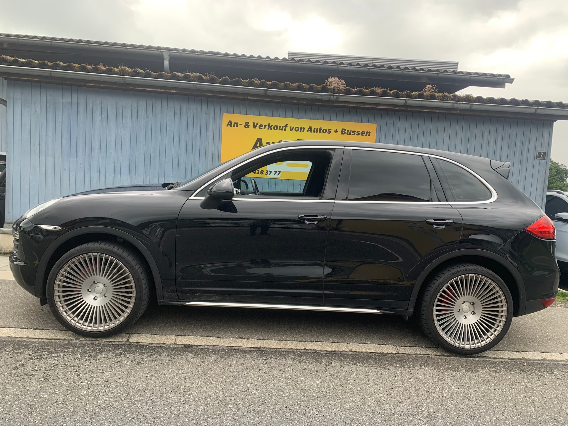 PORSCHE Cayenne S Hybrid-showroom-element-3