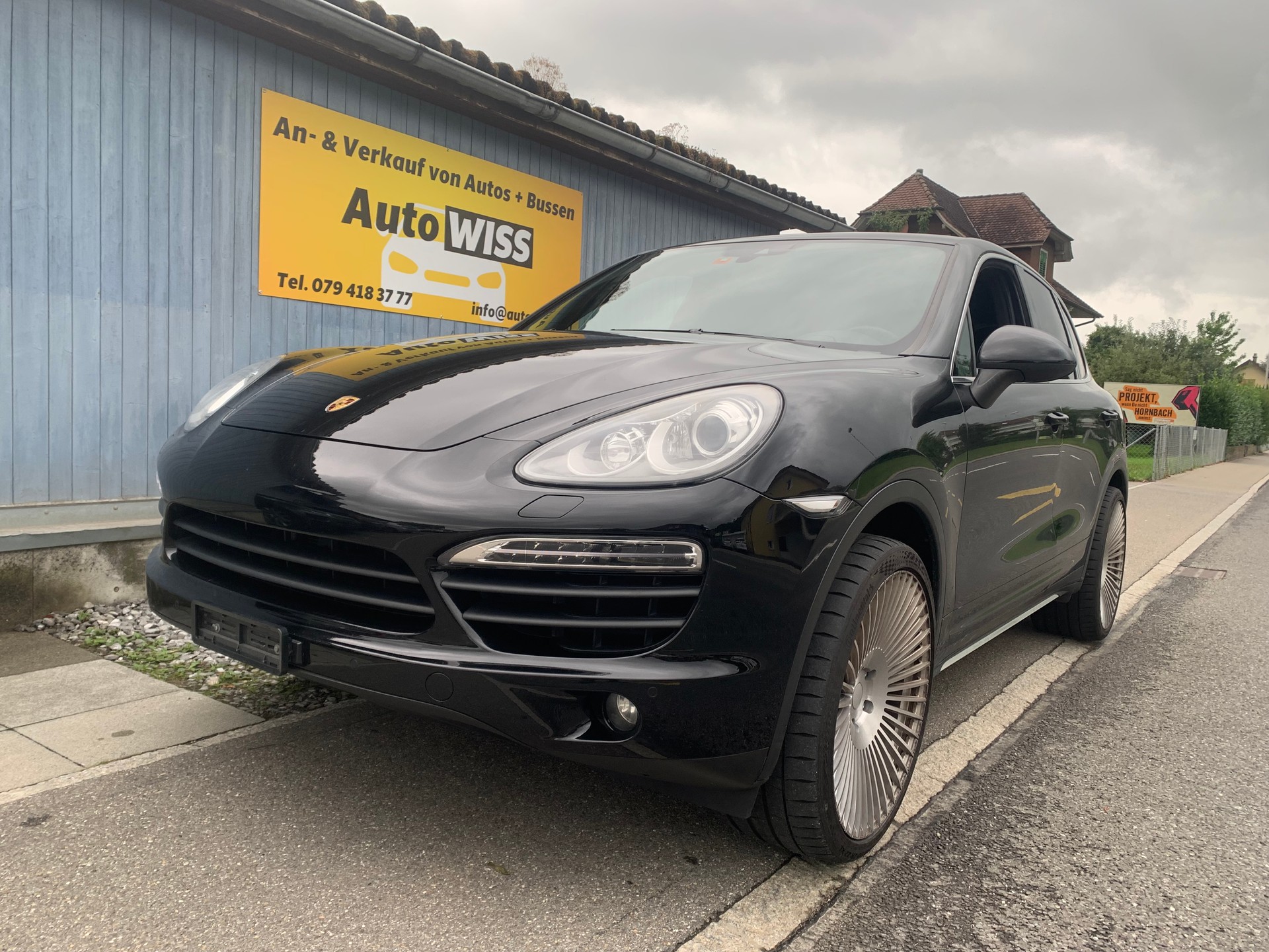 PORSCHE Cayenne S Hybrid-showroom-element-2