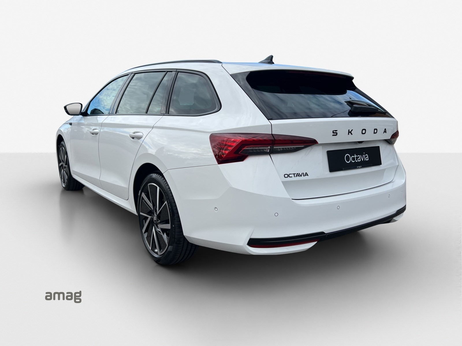 SKODA Octavia Combi 1.5 TSI mHEV DSG Sport Line-showroom-element-2