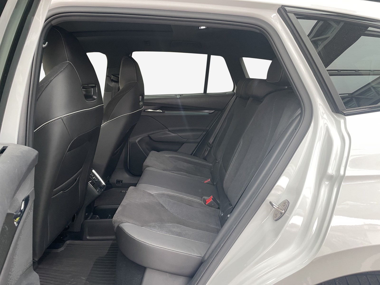 SKODA Enyaq iV 80 SportLine Ultra-image-11