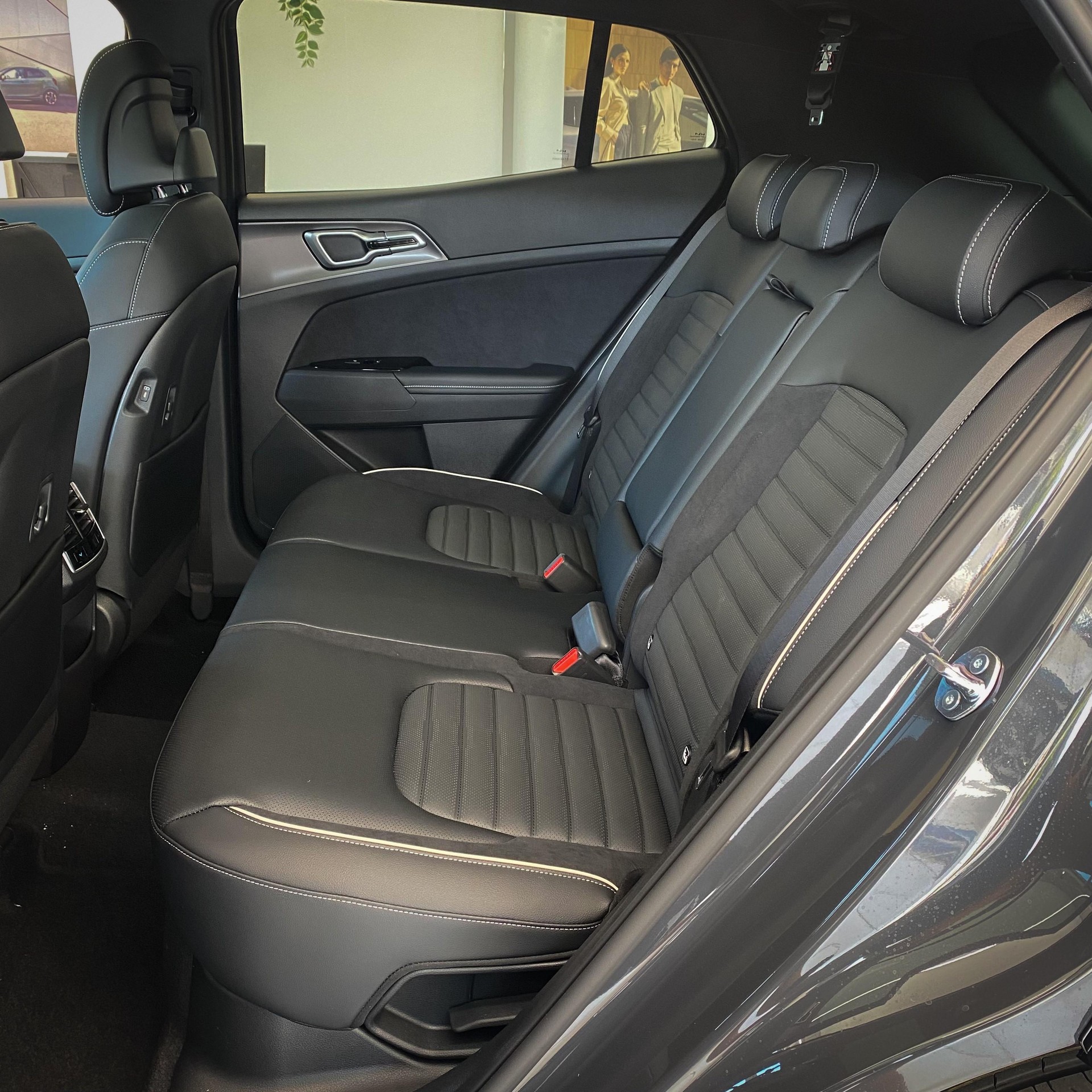 KIA Sportage 1.6 T-GDi Hybrid GT-Line-image-25