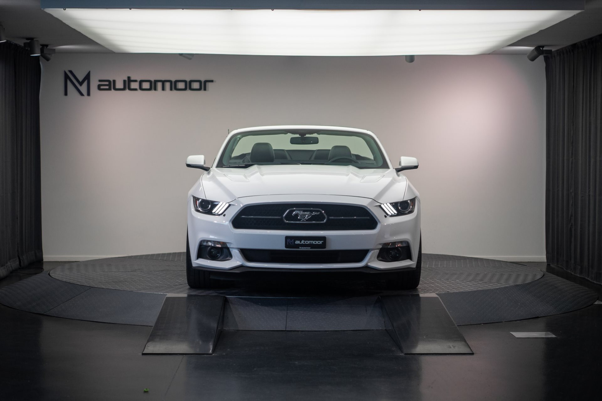 FORD MUSTANG Convertible 5.0 V8 GT Automat 50 Years Edition-showroom-element-1