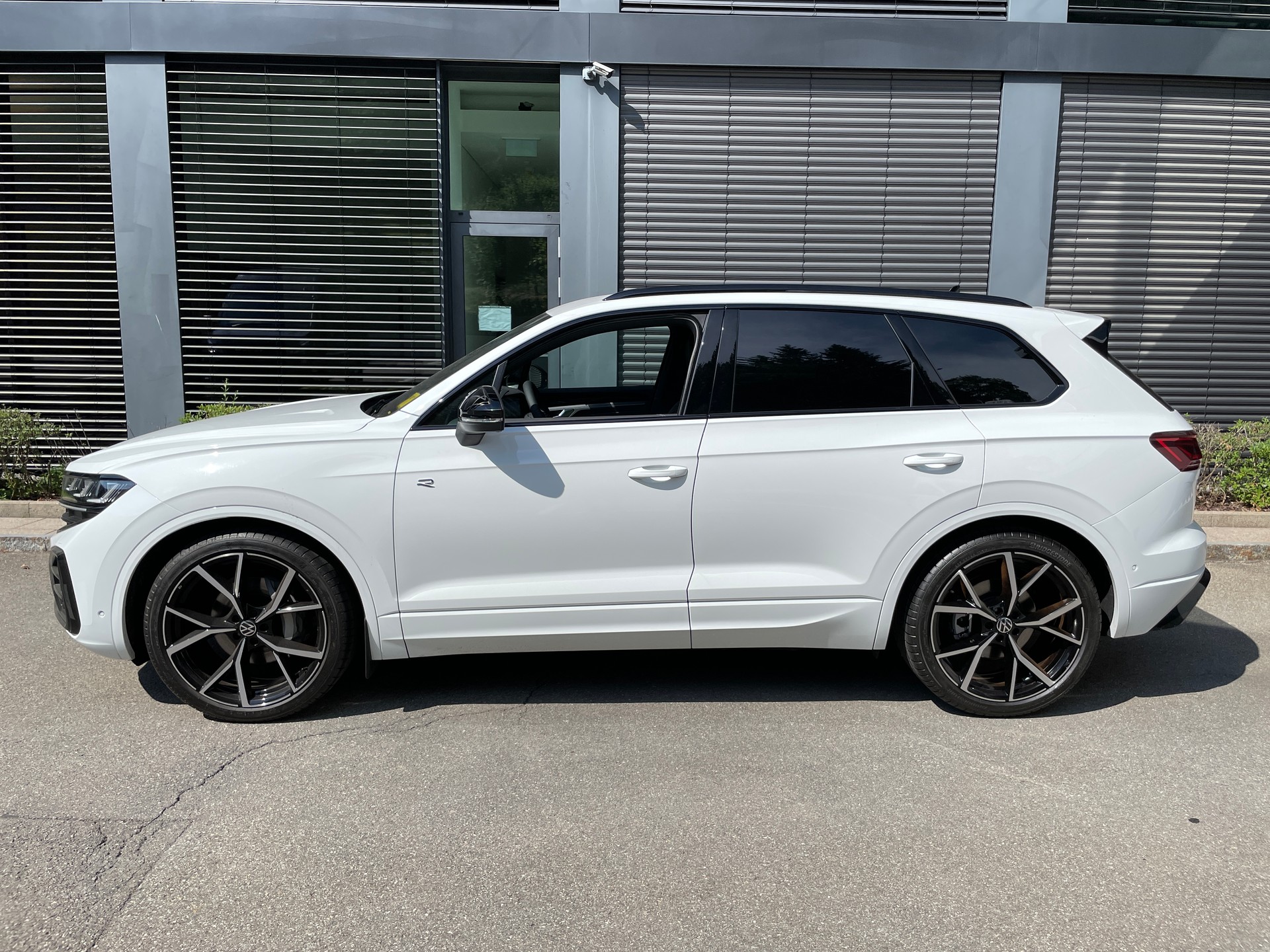 VW Touareg 3.0 TDI R-Line Tiptronic-showroom-element-1