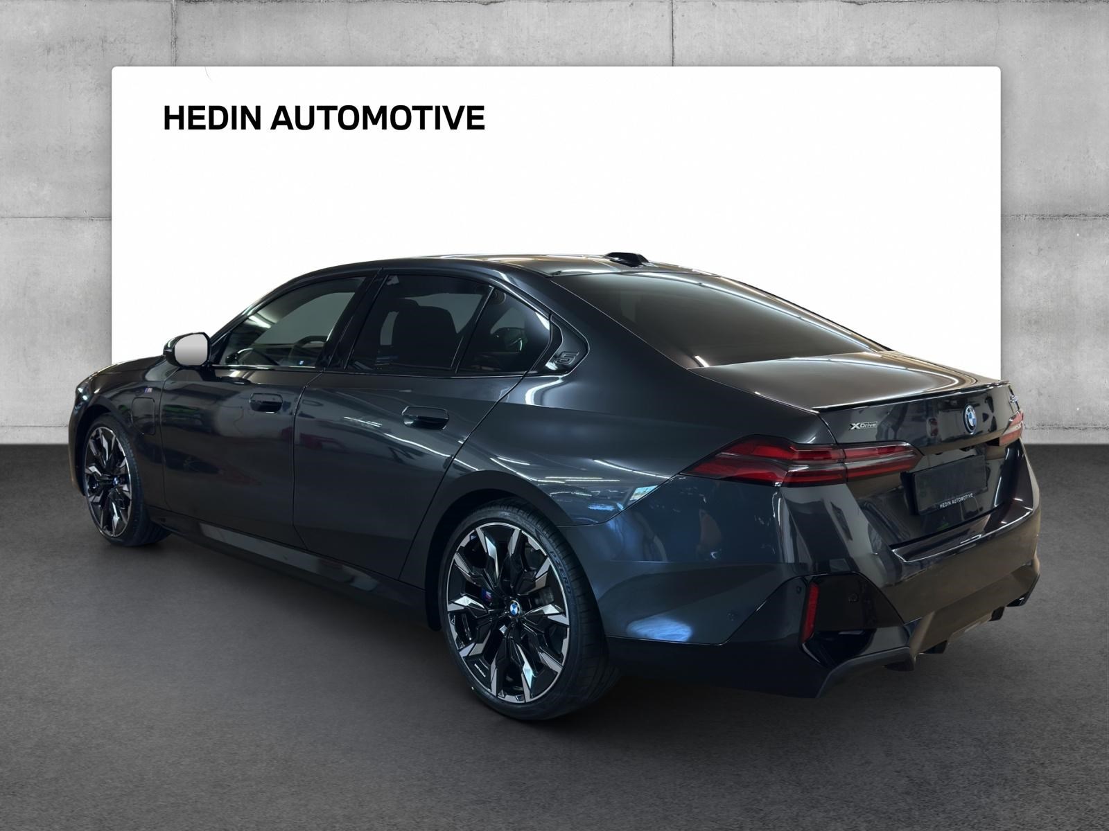 BMW 550e xDrive-showroom-element-2