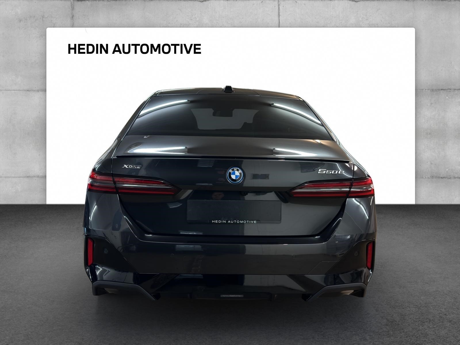 BMW 550e xDrive-showroom-element-3