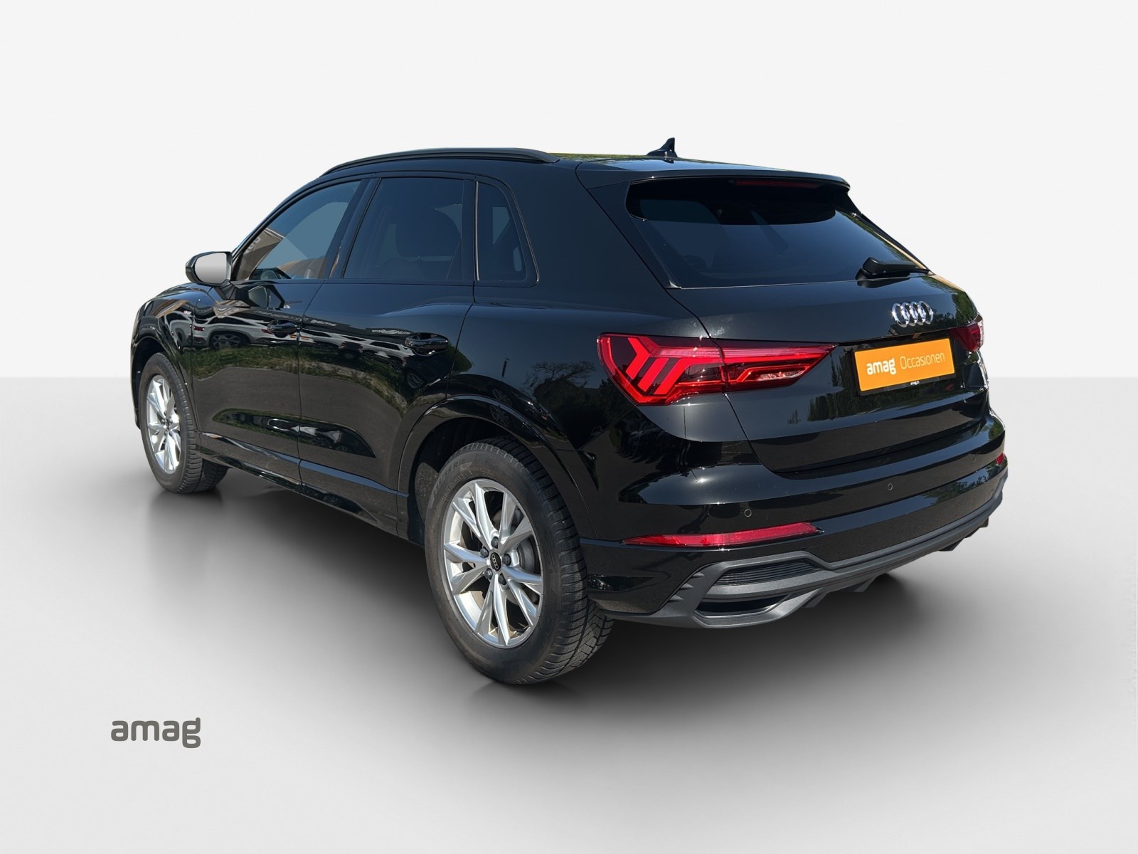 AUDI Q3 35 TFSI S line S-tronic-showroom-element-2
