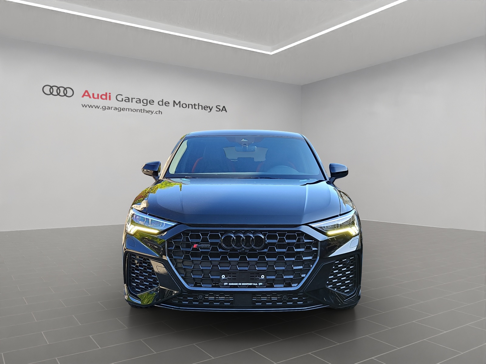 AUDI RS Q3 Sportback quattro S tronic-showroom-element-1
