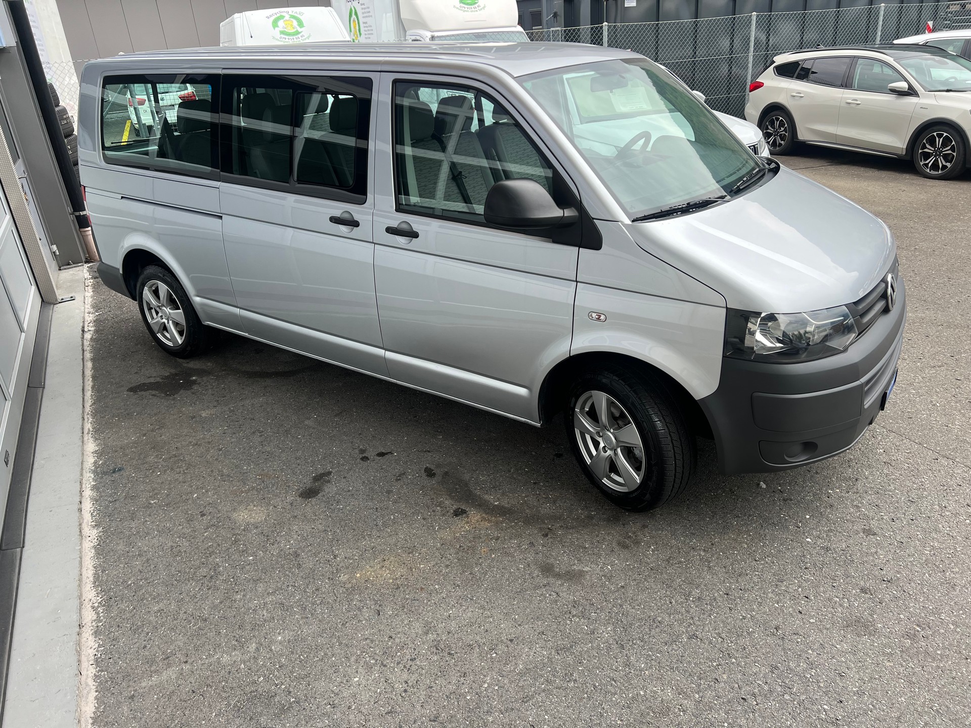 VW T5 2.0 TDI 4x4 *** 9 Plätzer * AHK 2500 kg. * frisch ab MFK * 1 Jahr Garantie möglich ***-showroom-element-2