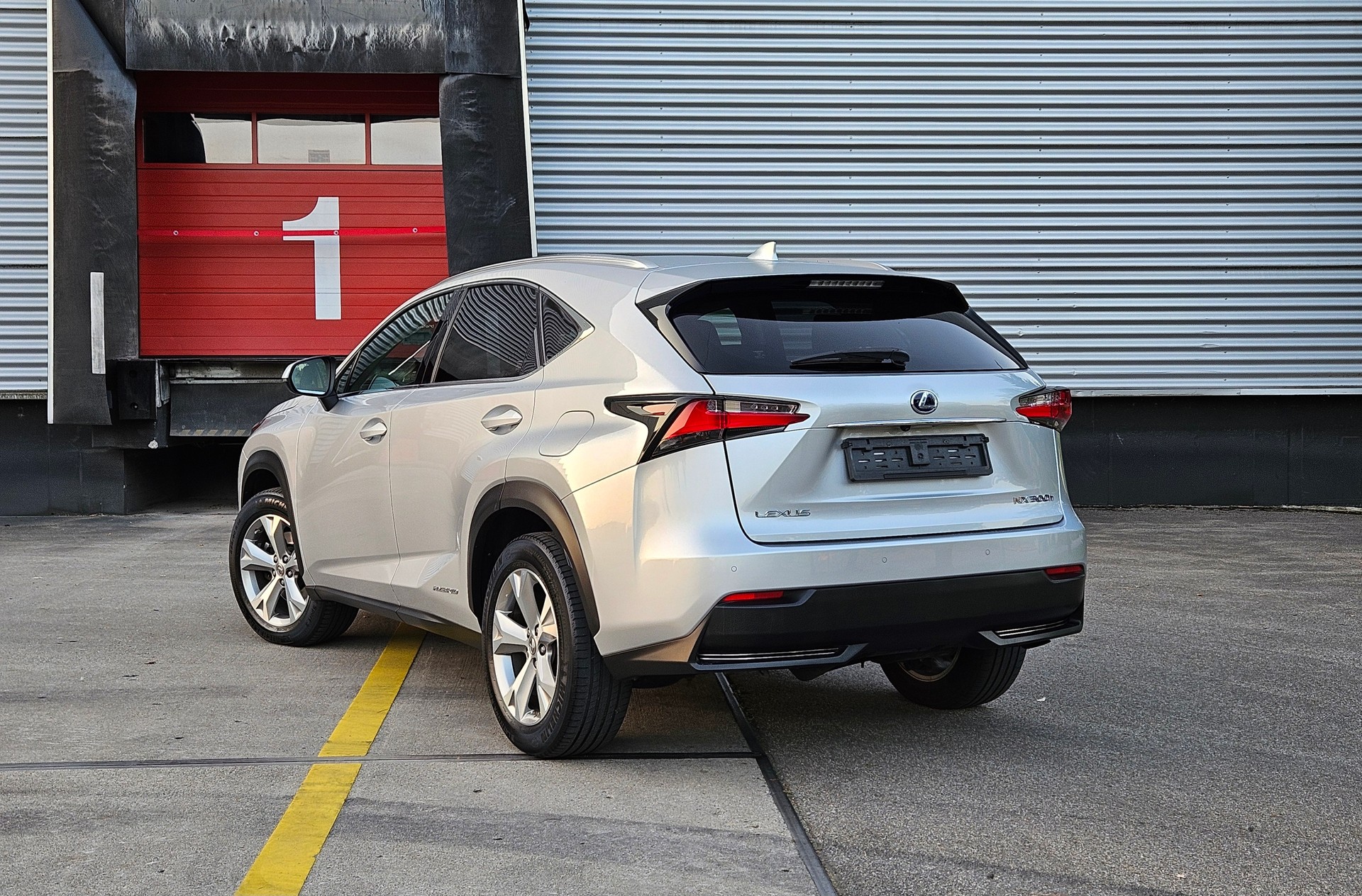 LEXUS NX 300h excellence E-Four Automatic-image-2