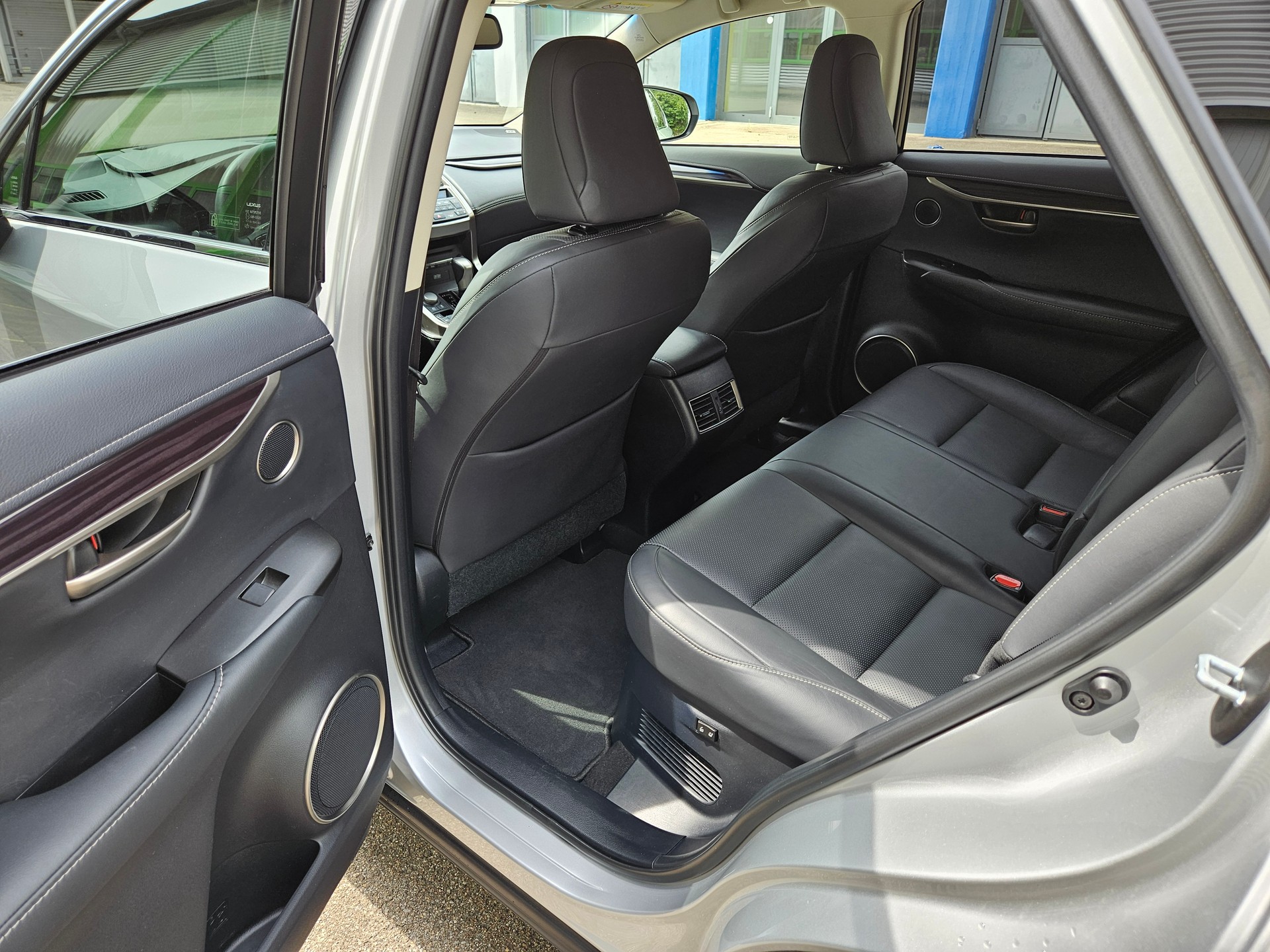 LEXUS NX 300h excellence E-Four Automatic-image-10