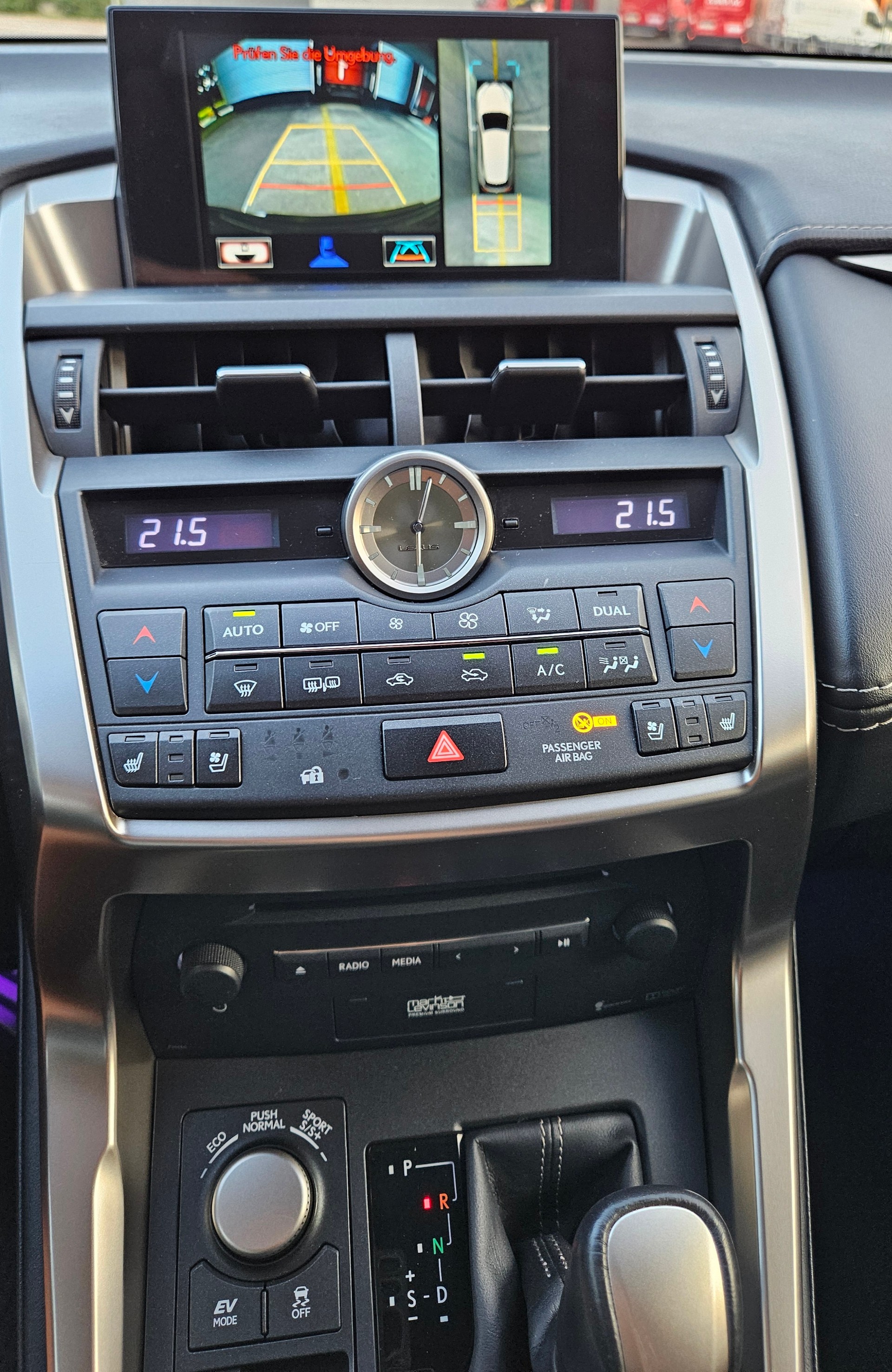 LEXUS NX 300h excellence E-Four Automatic-image-15