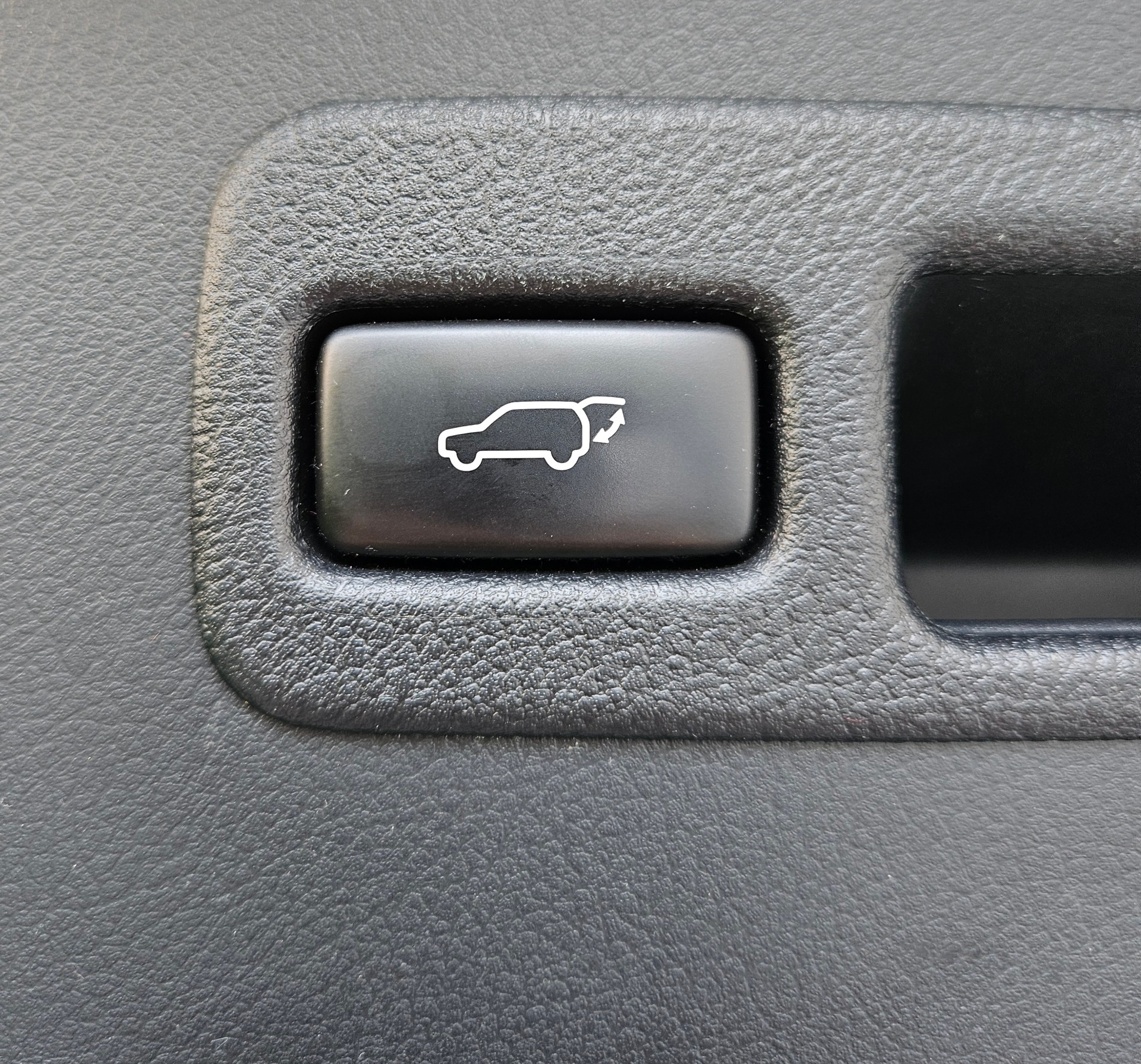 LEXUS NX 300h excellence E-Four Automatic-image-13