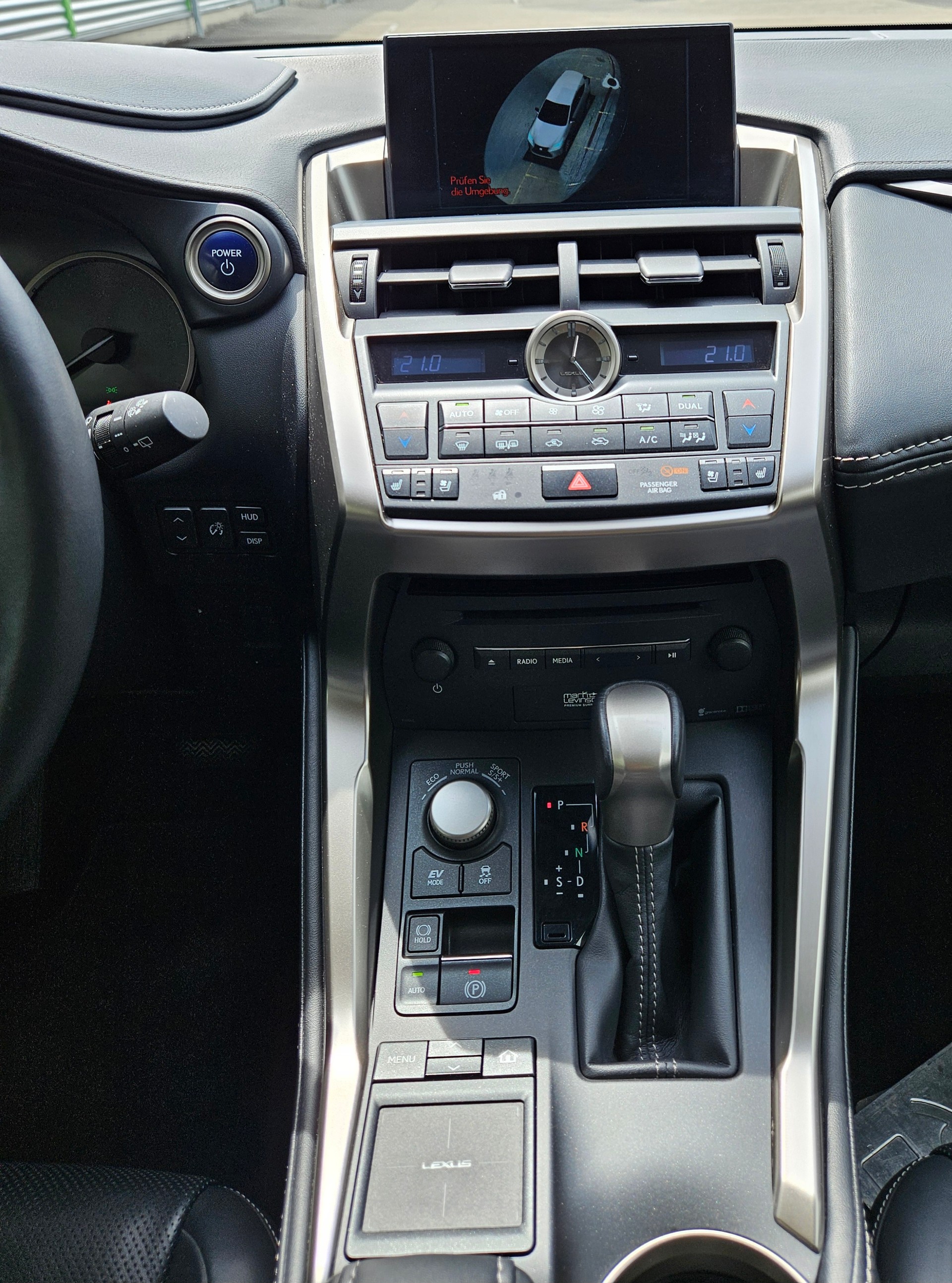 LEXUS NX 300h excellence E-Four Automatic-image-12