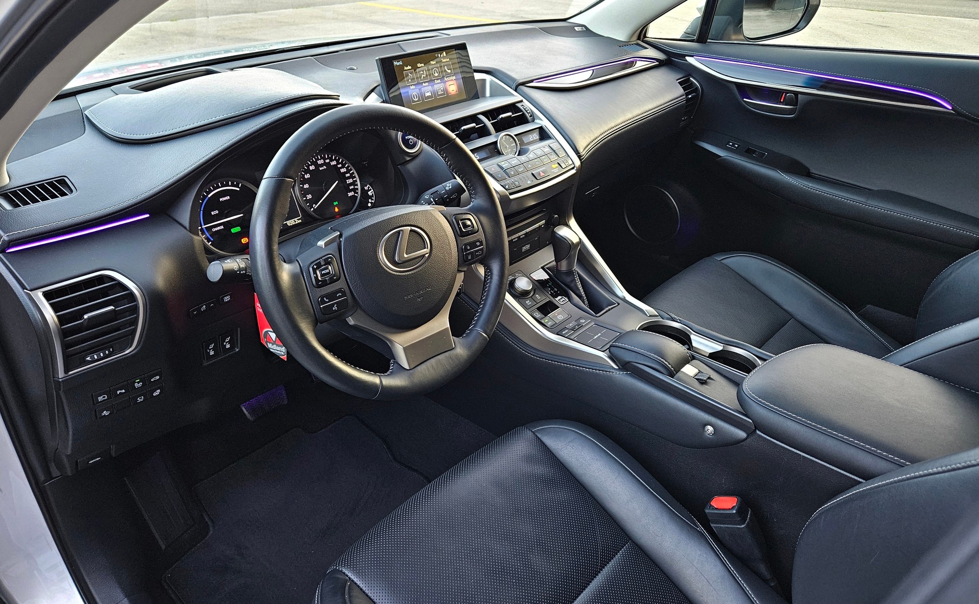 LEXUS NX 300h excellence E-Four Automatic-image-7
