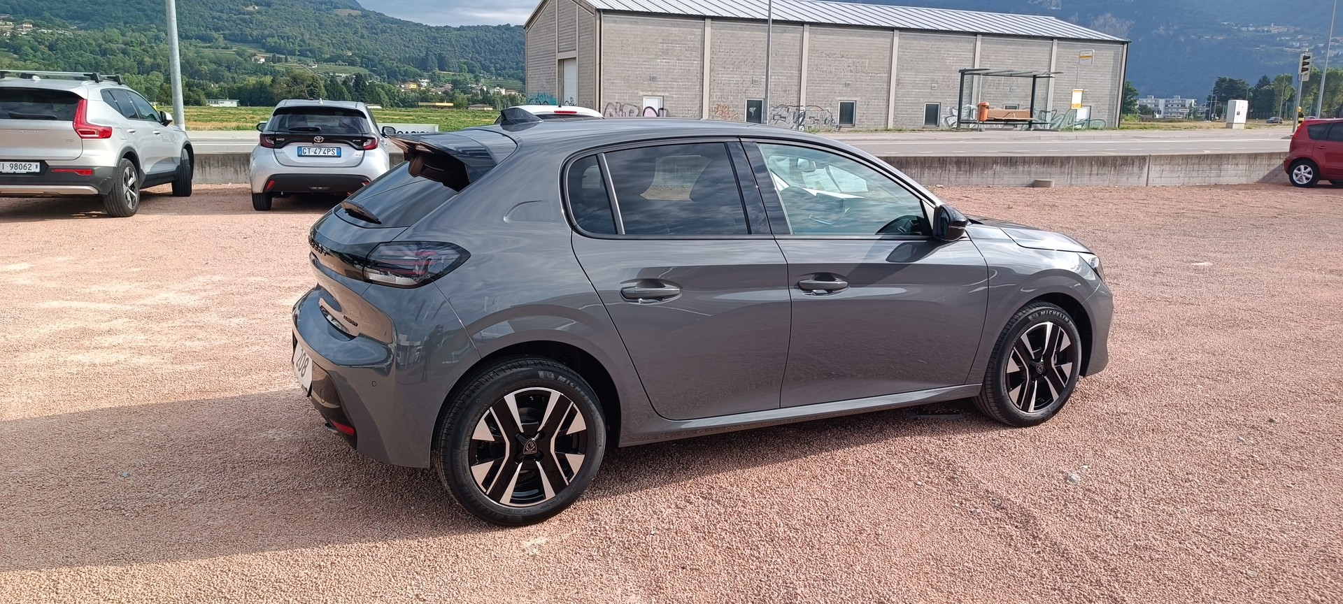 PEUGEOT 208 1.2 MHEV 110 Allure Premium-showroom-element-3