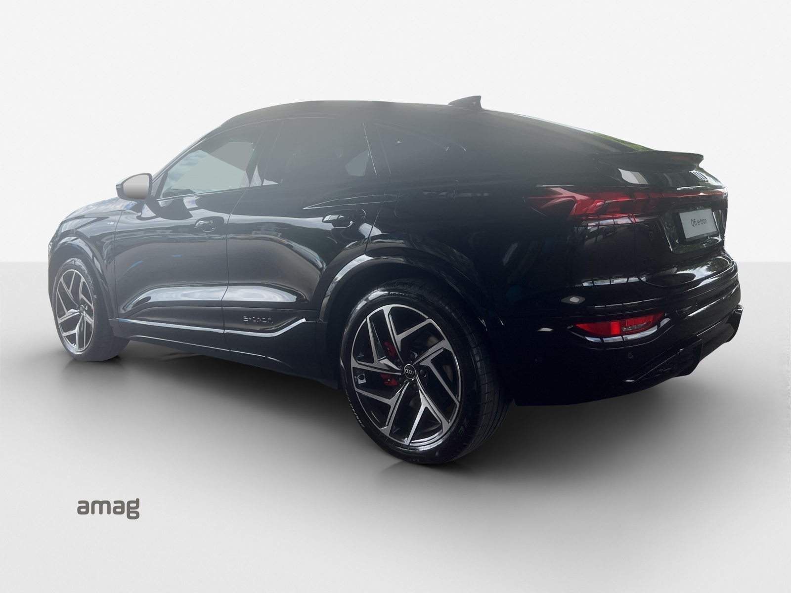 AUDI Q6 Sportback e-tron quattro-showroom-element-2