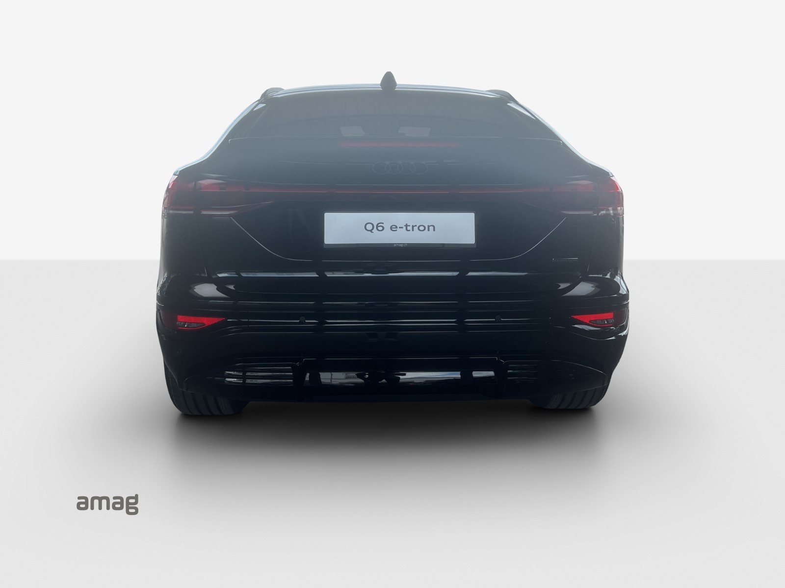 AUDI Q6 Sportback e-tron quattro-showroom-element-3