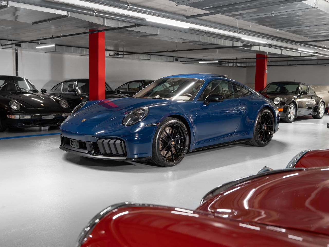 PORSCHE 911 Carrera 4 GTS