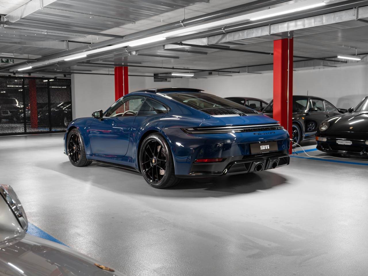 PORSCHE 911 Carrera 4 GTS-showroom-element-2