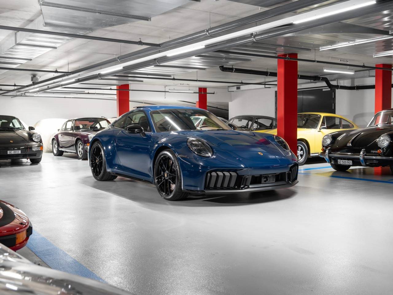 PORSCHE 911 Carrera 4 GTS-showroom-element-3