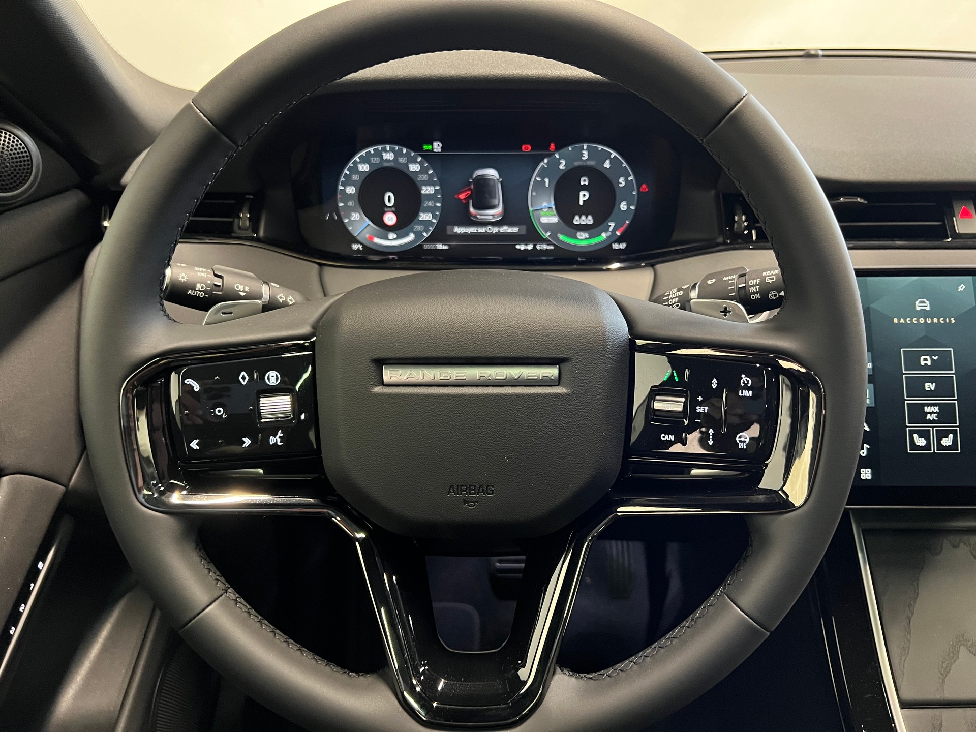 LAND ROVER Range Rover Evoque 1.5 T 270e S-showroom-element-3