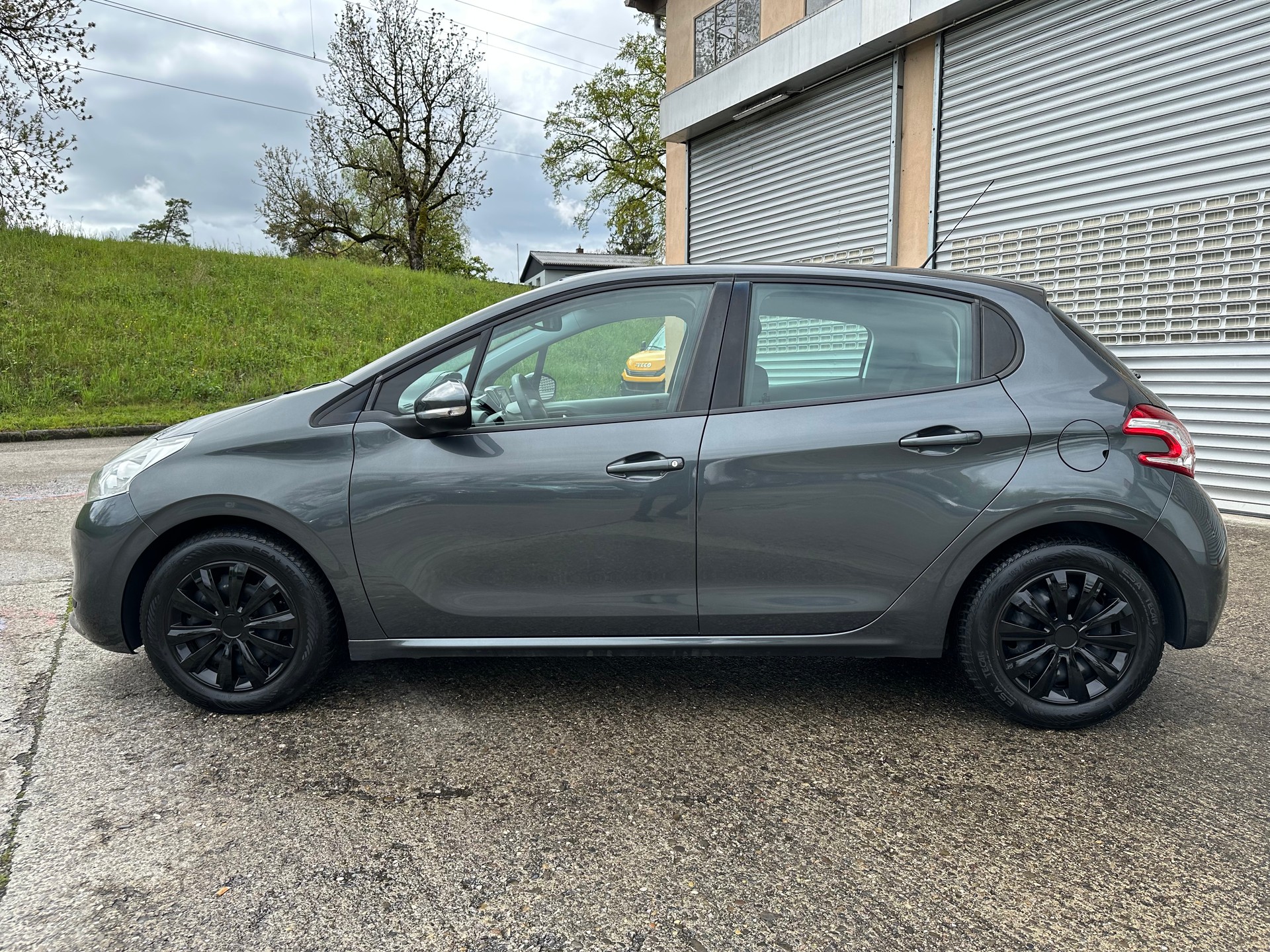 PEUGEOT 208 1.2 VTI Active-showroom-element-1