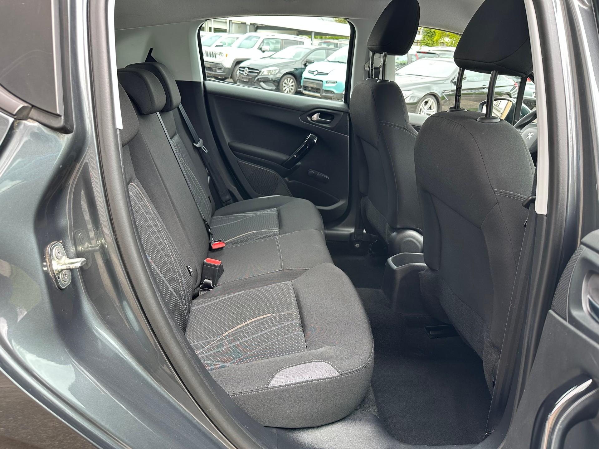 PEUGEOT 208 1.2 VTI Active-image-13
