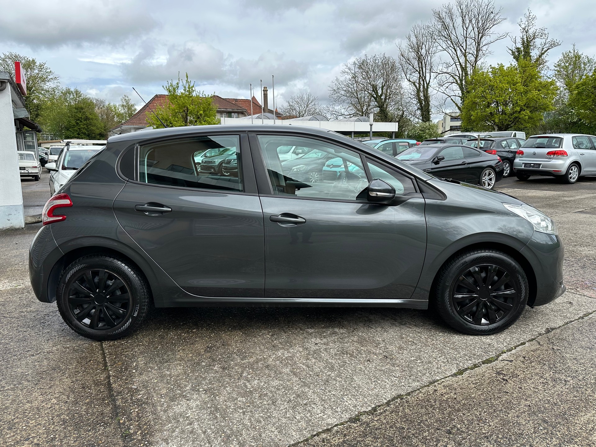 PEUGEOT 208 1.2 VTI Active-image-5