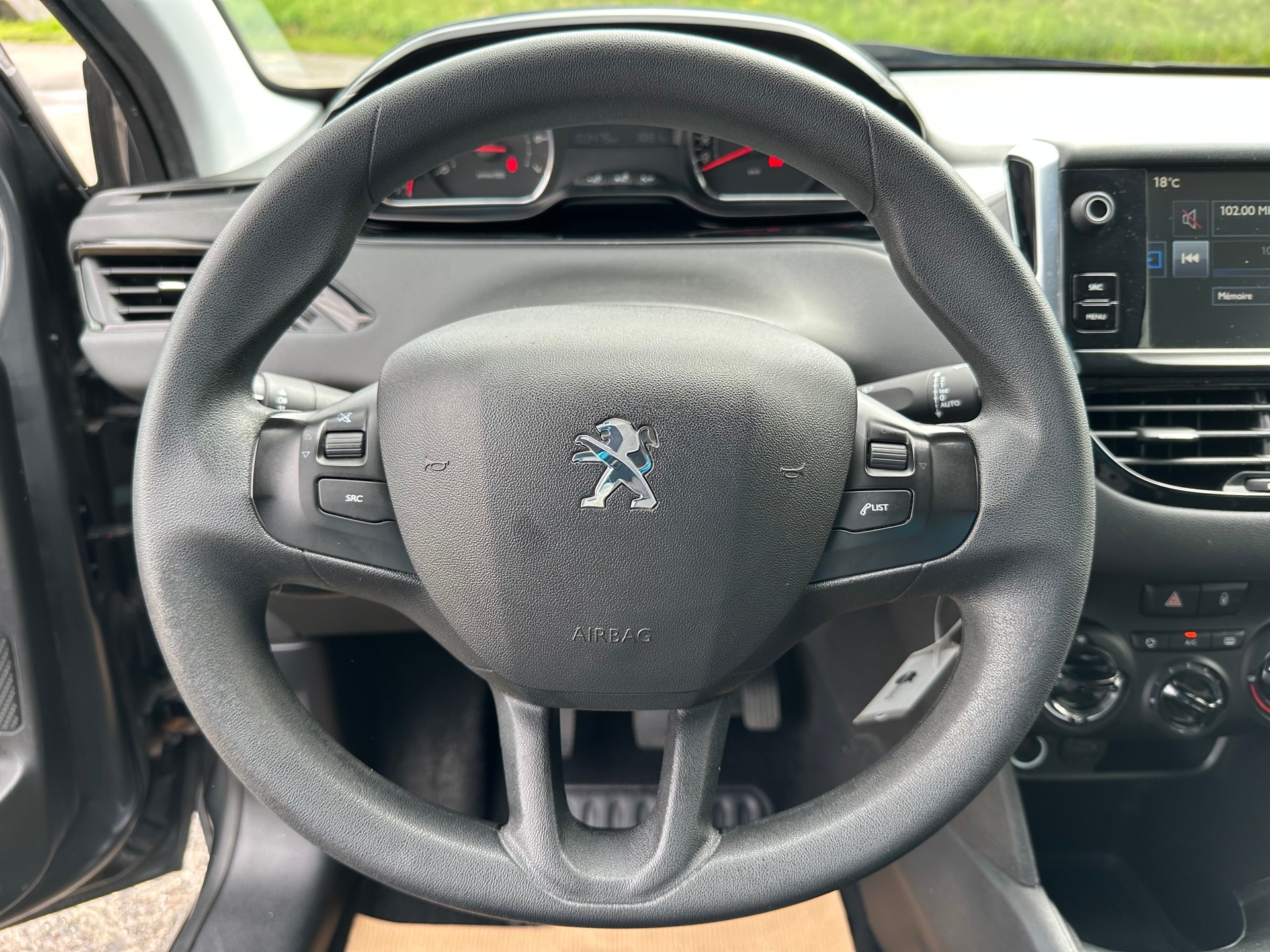 PEUGEOT 208 1.2 VTI Active-image-9