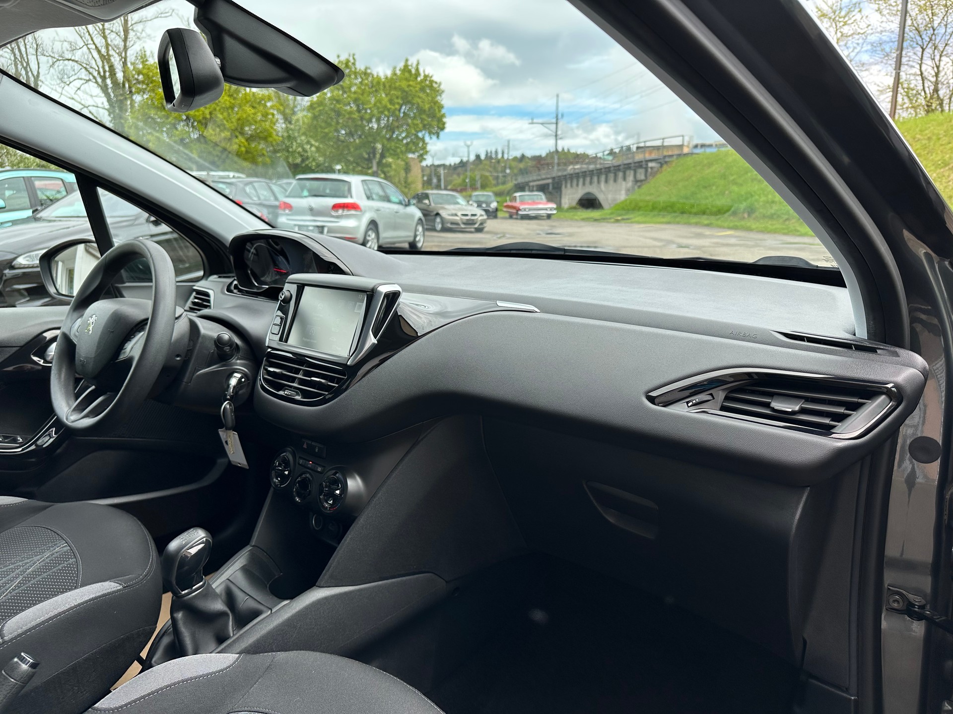 PEUGEOT 208 1.2 VTI Active-image-16