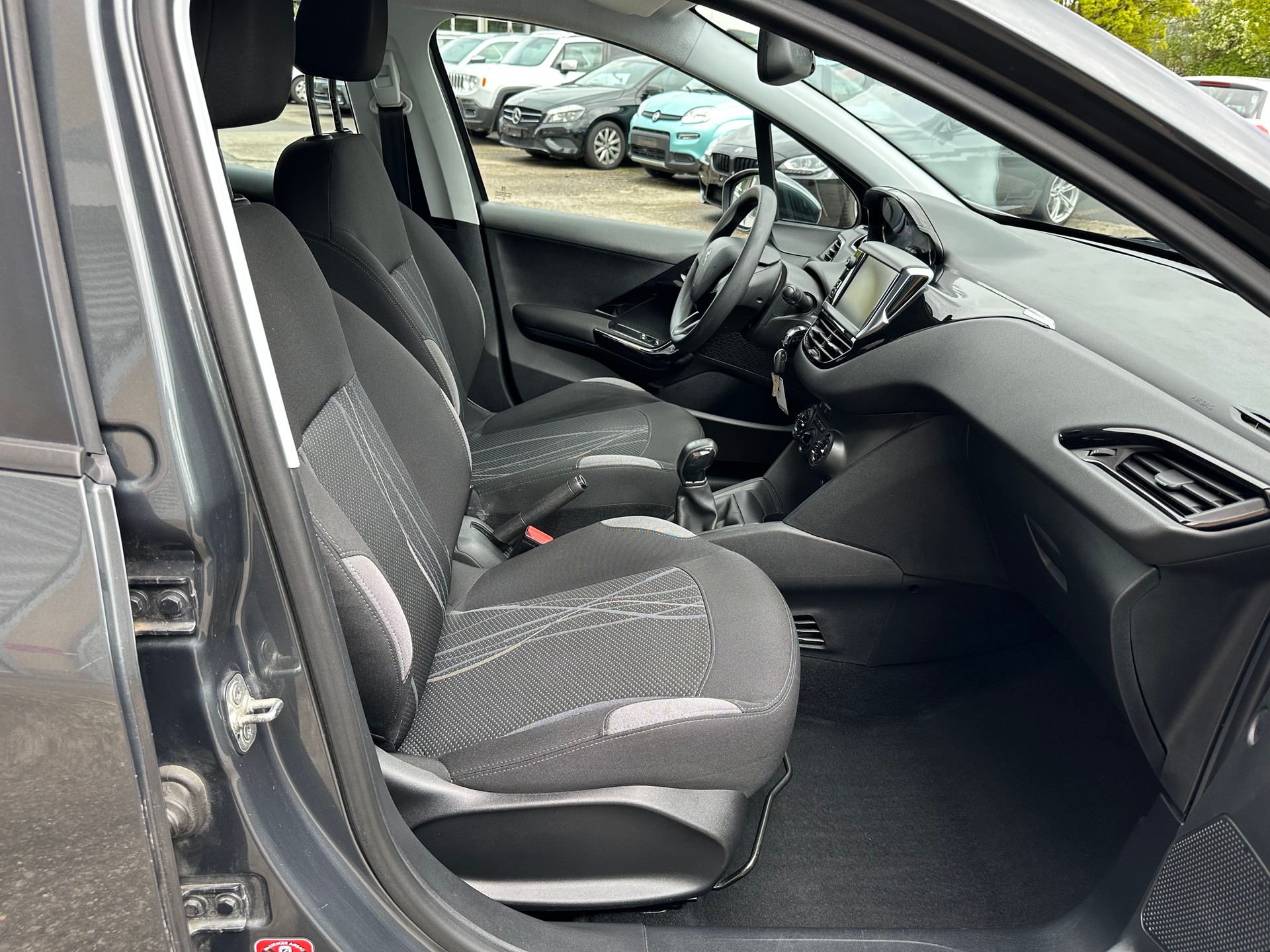 PEUGEOT 208 1.2 VTI Active-image-14