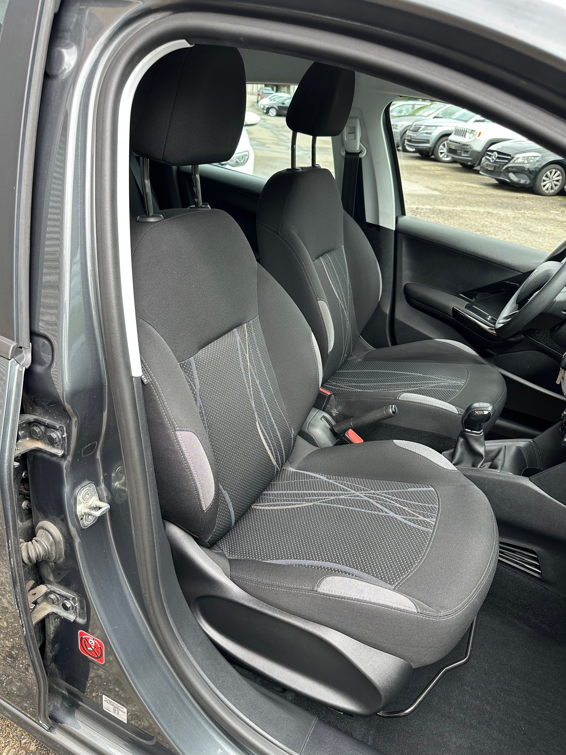 PEUGEOT 208 1.2 VTI Active-image-15