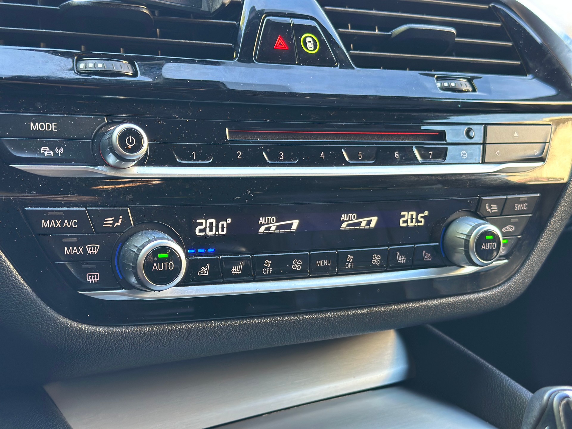 BMW 530e iPerformance Sport Line Steptronic-image-16