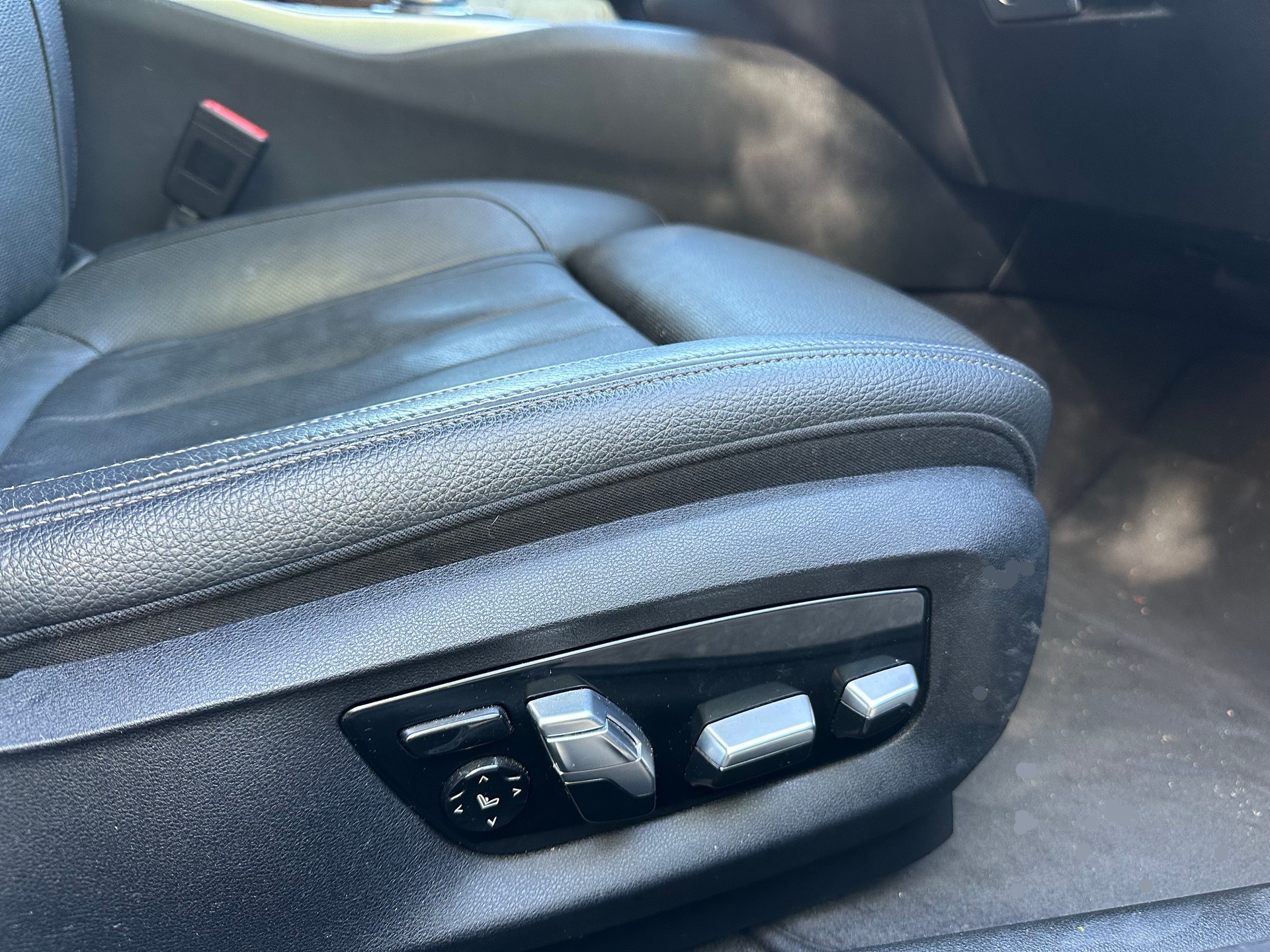 BMW 530e iPerformance Sport Line Steptronic-image-10