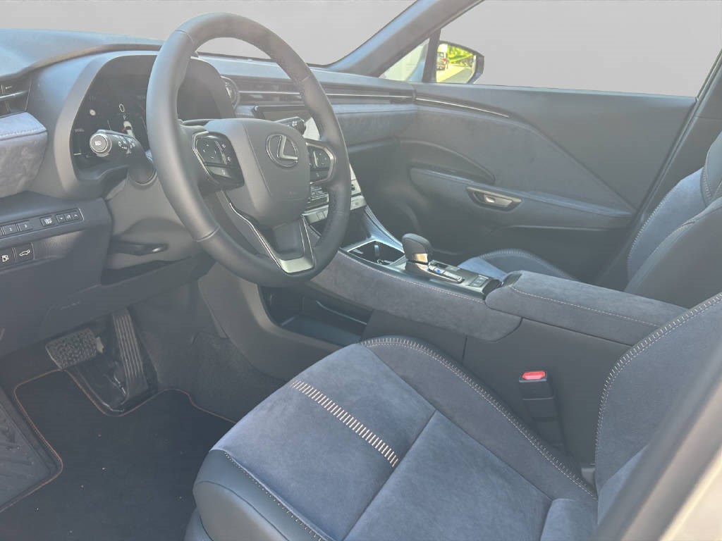 LEXUS LBX 1.5 Hybrid Cool AWD 45980/004-showroom-element-3